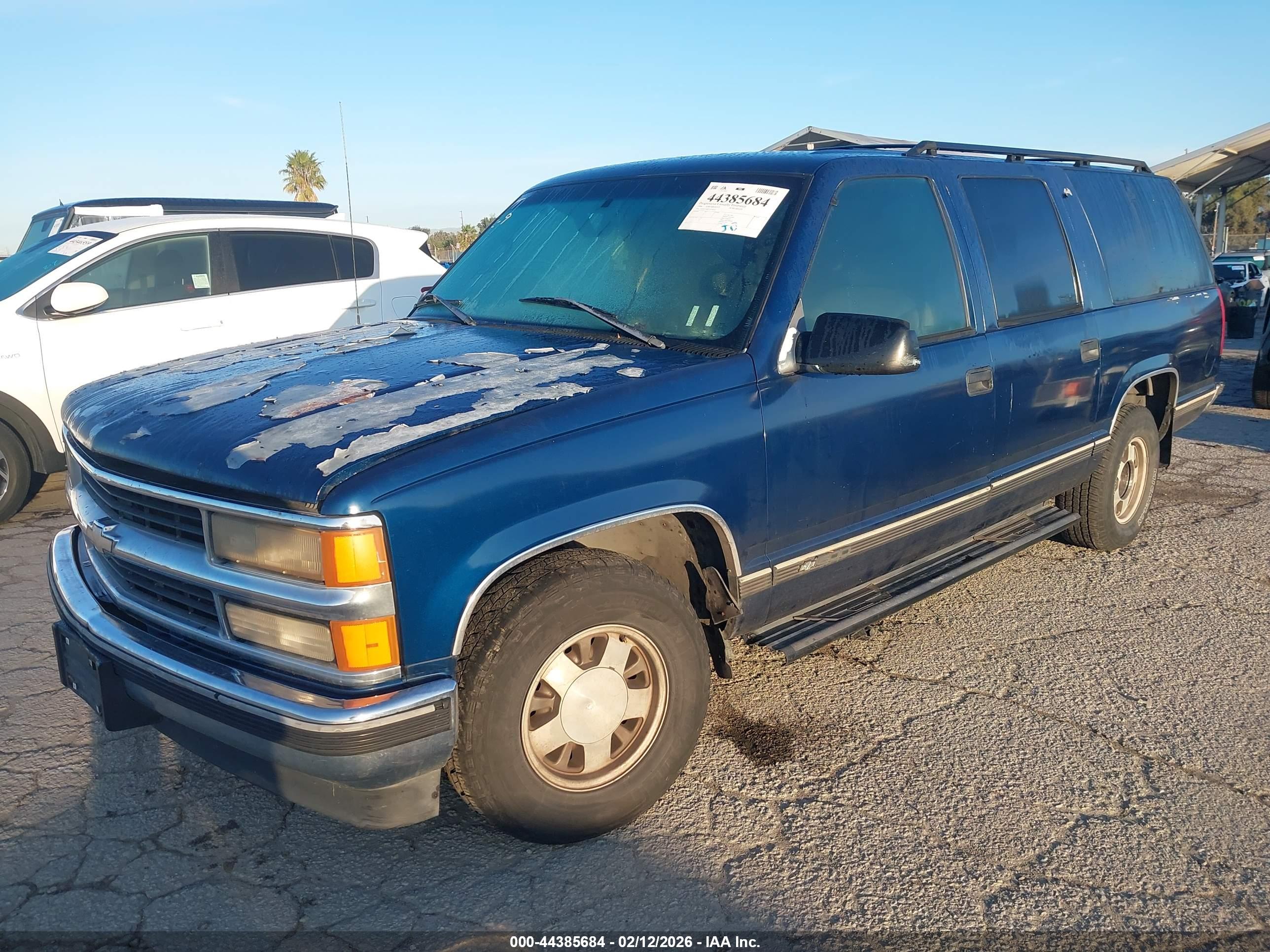 CHEVROLET SUBURBAN image 2