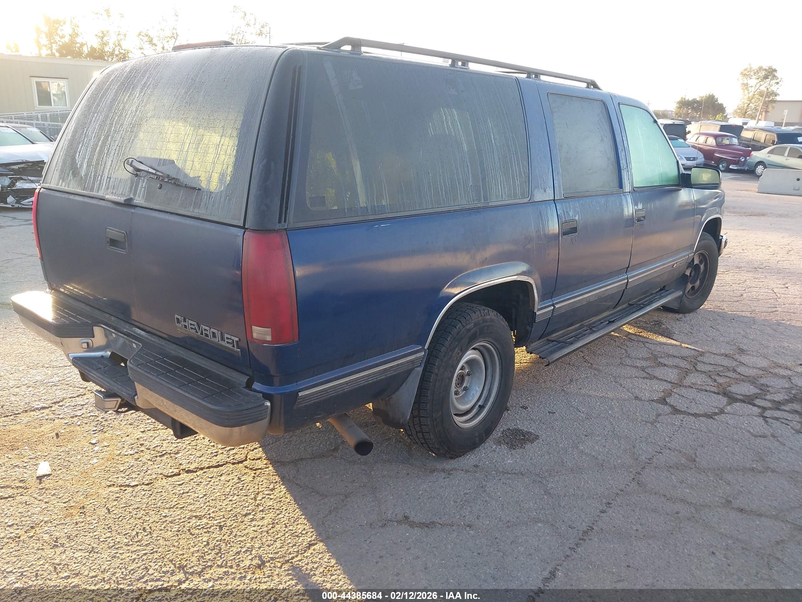CHEVROLET SUBURBAN image 4