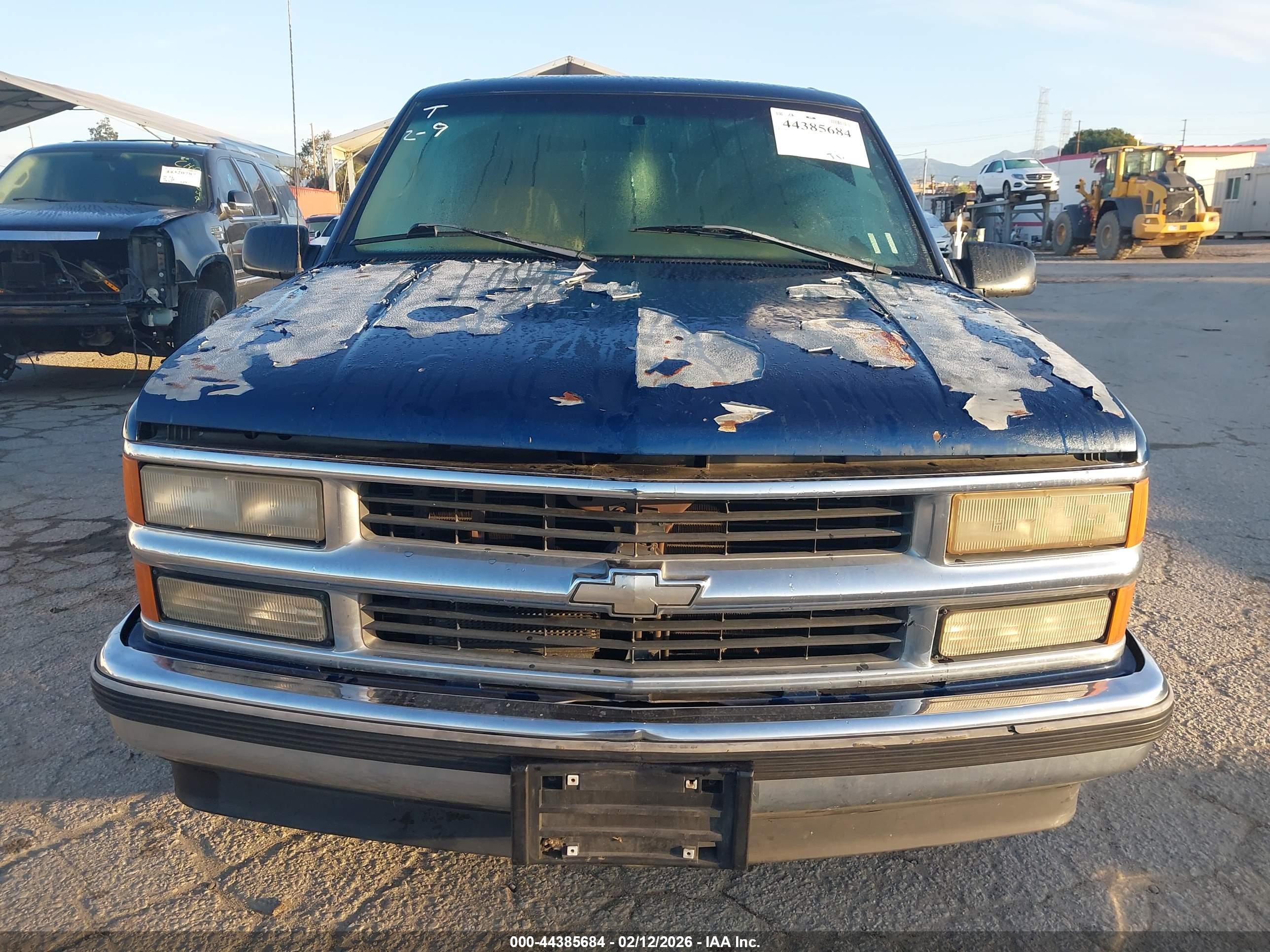 CHEVROLET SUBURBAN image 6