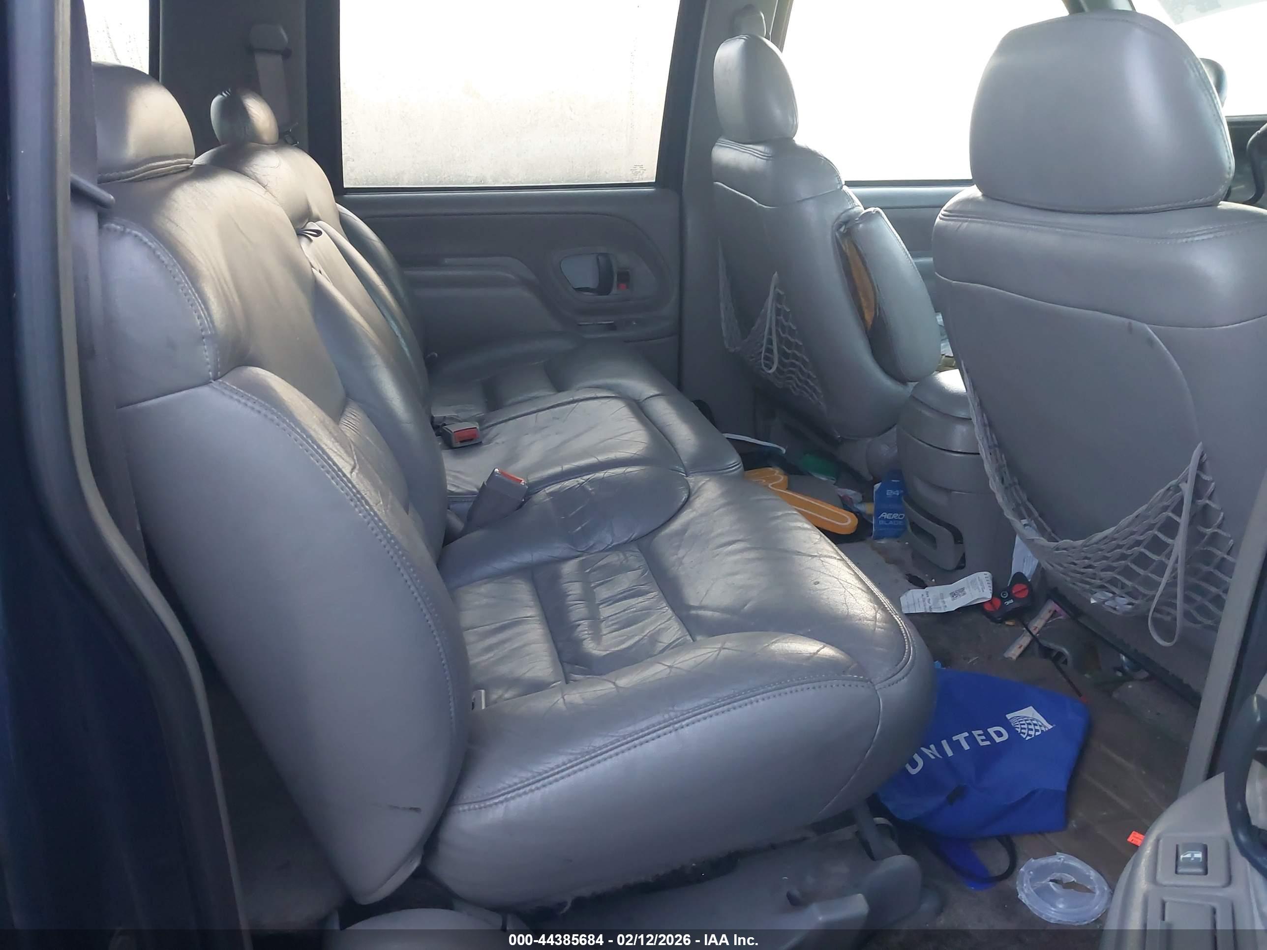 CHEVROLET SUBURBAN image 8