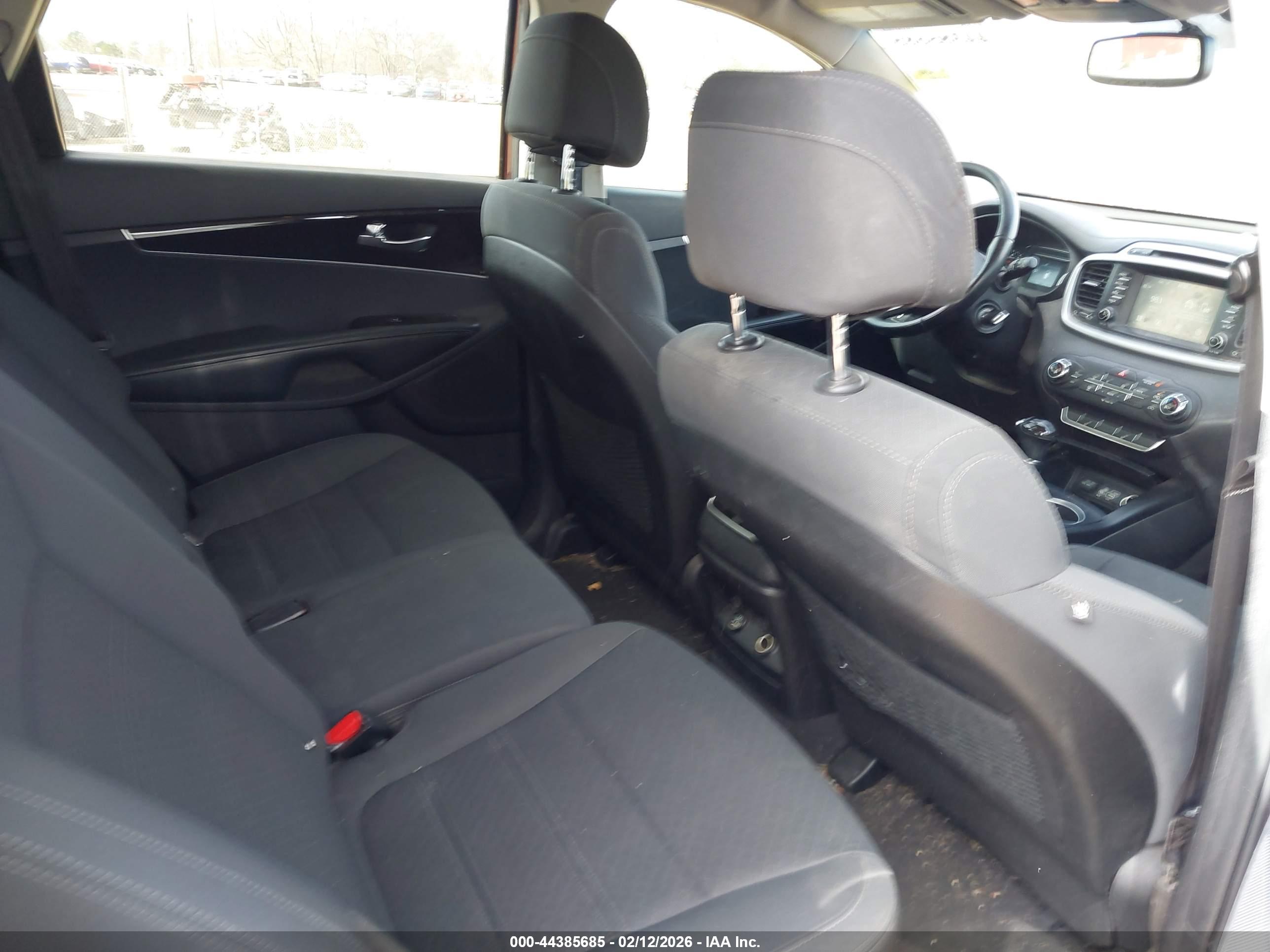 KIA SORENTO image 8