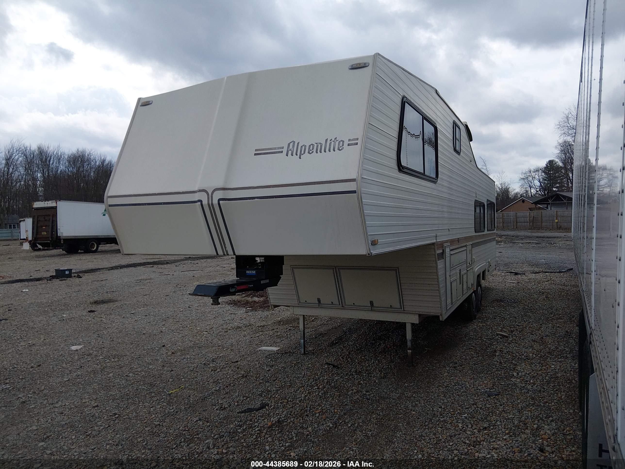 ALPINE COACH image 2