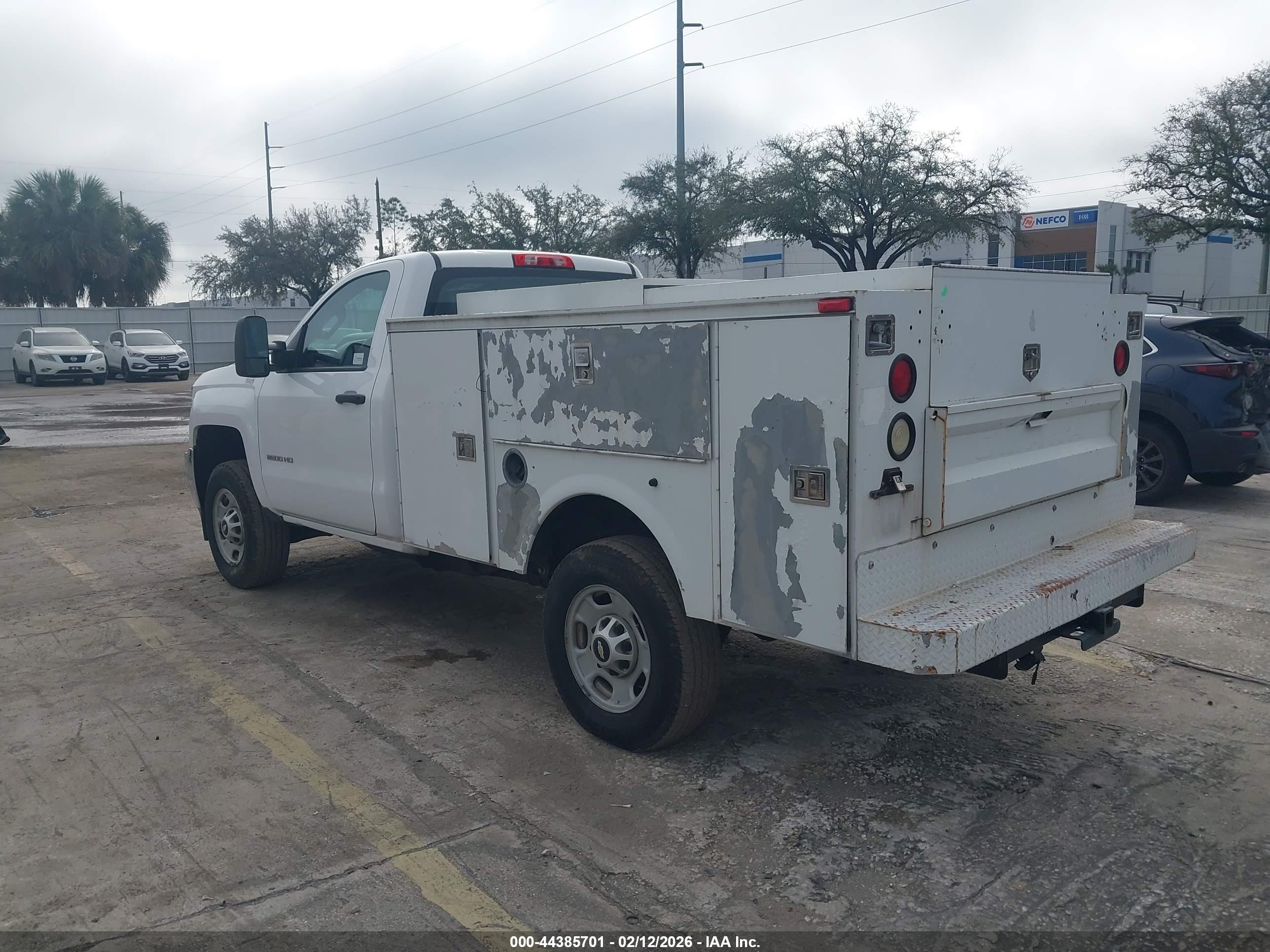 CHEVROLET SILVERADO image 3