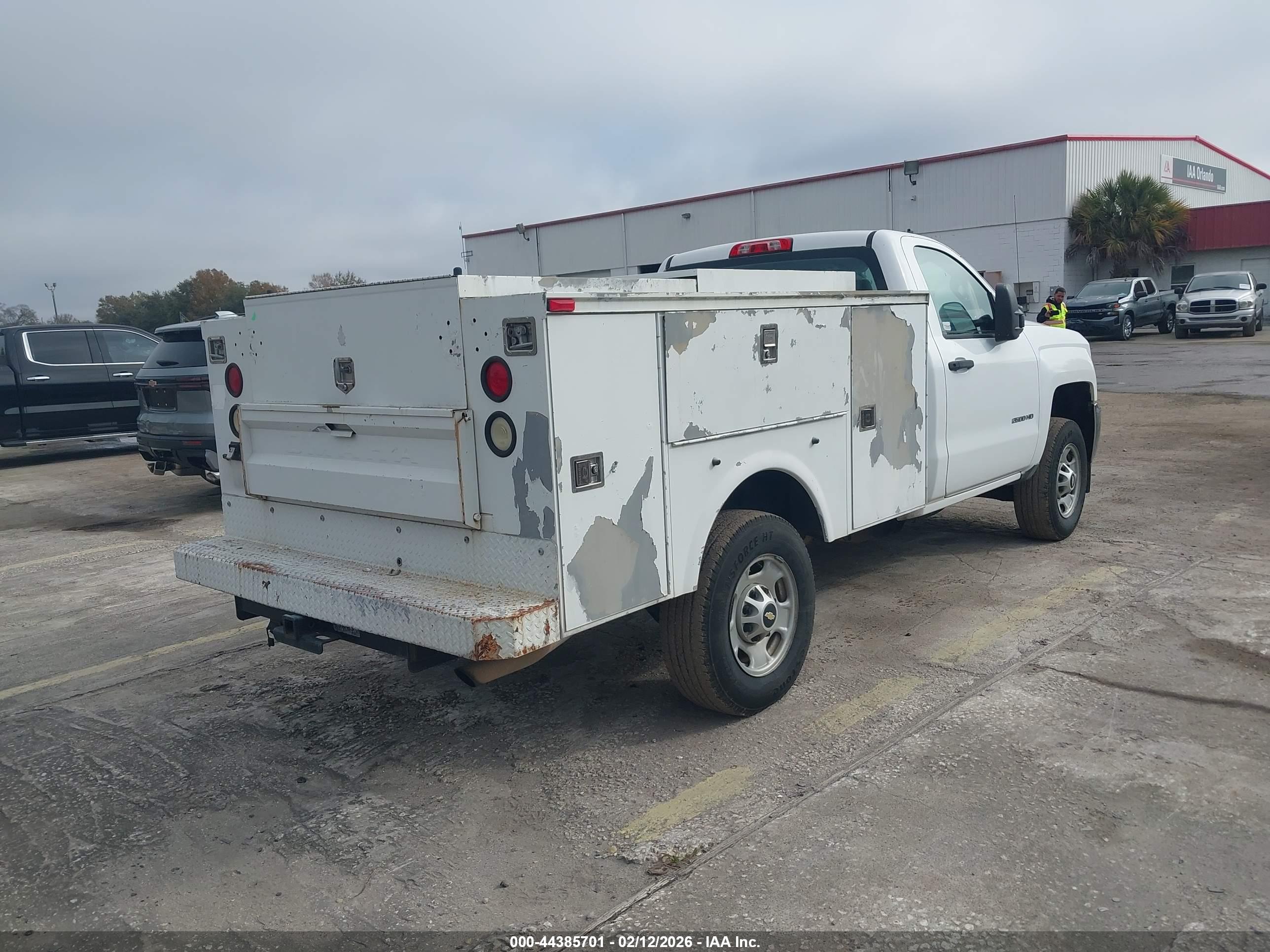 CHEVROLET SILVERADO image 4
