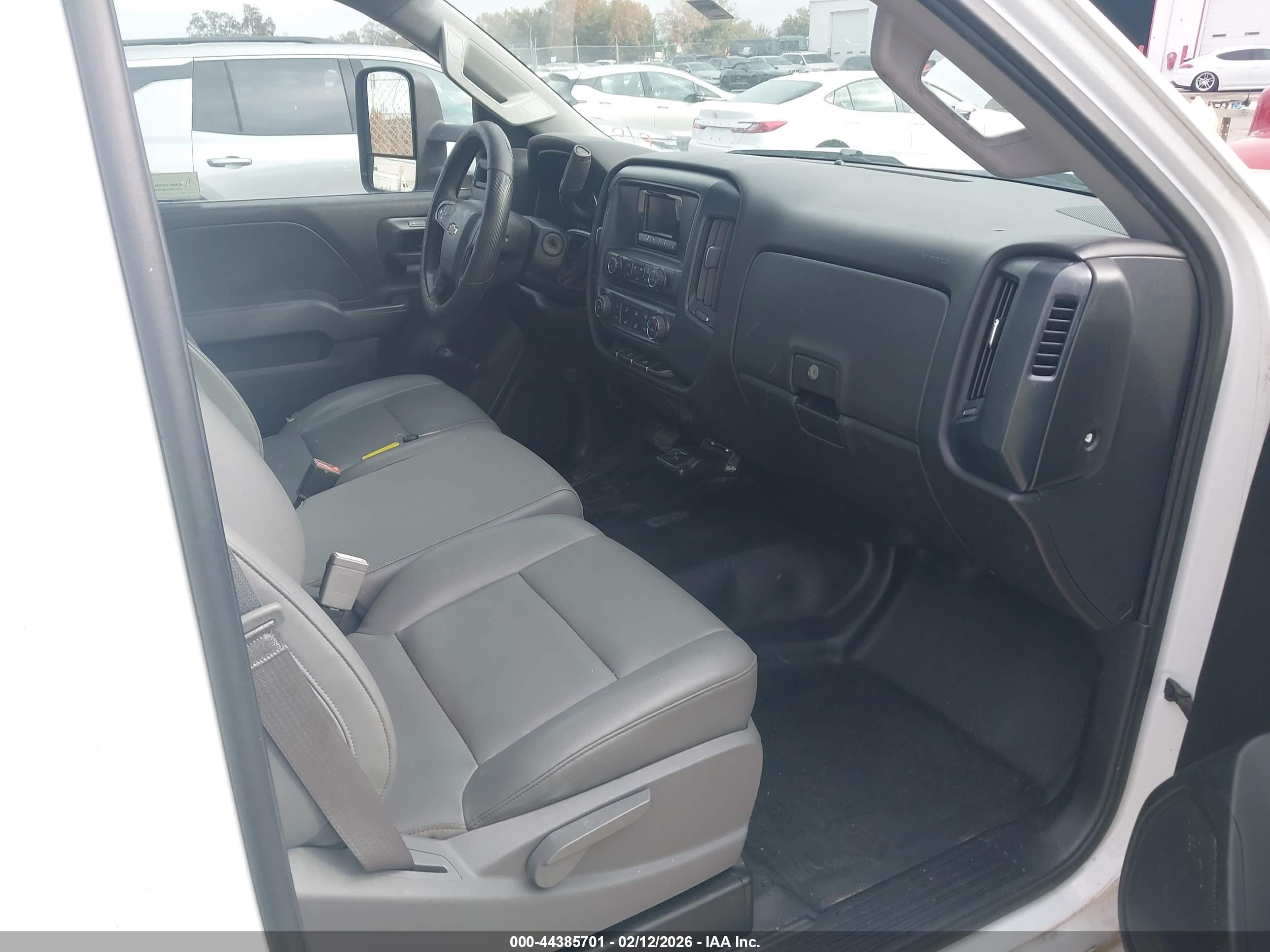 CHEVROLET SILVERADO image 5