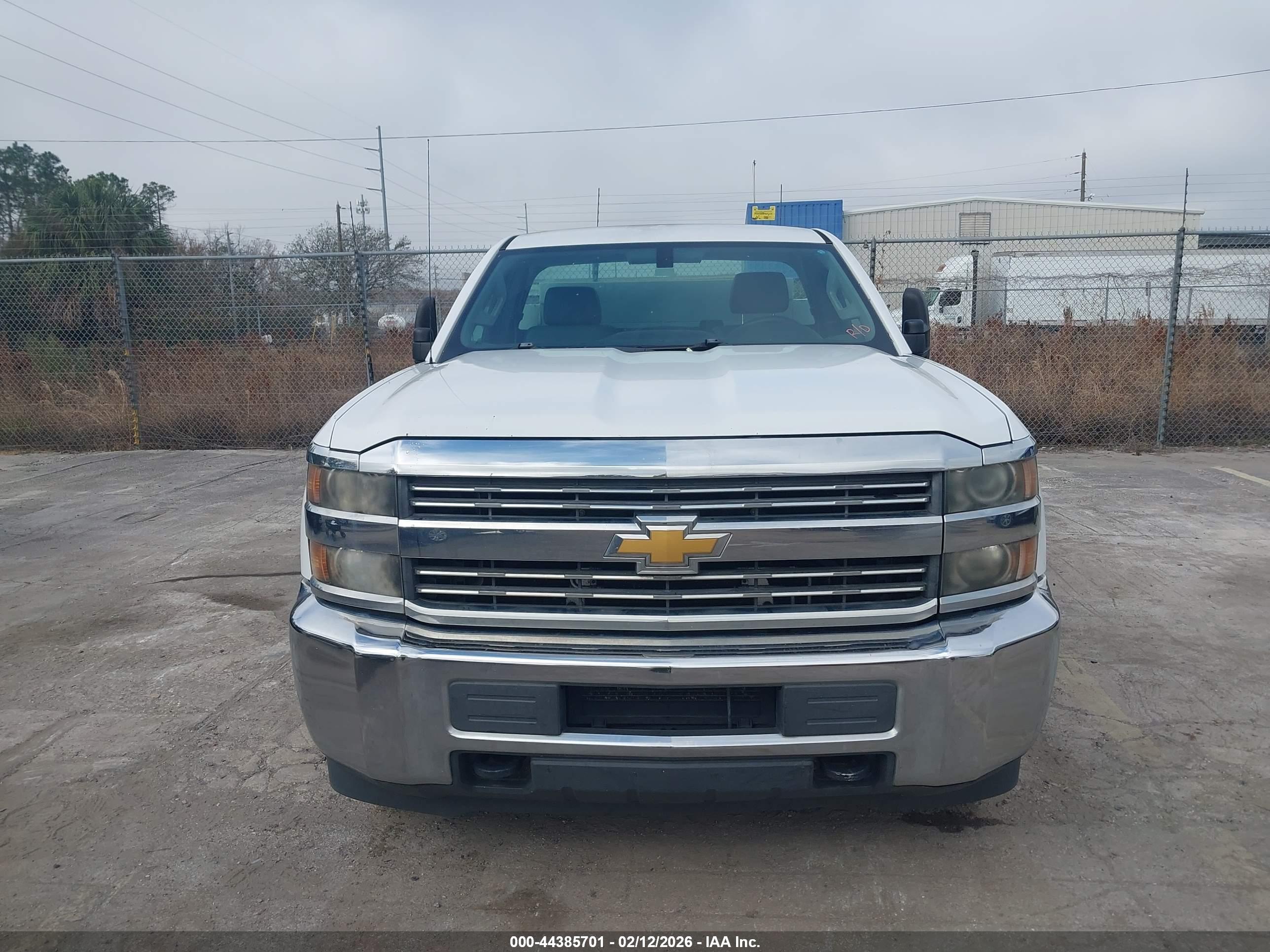 CHEVROLET SILVERADO image 6