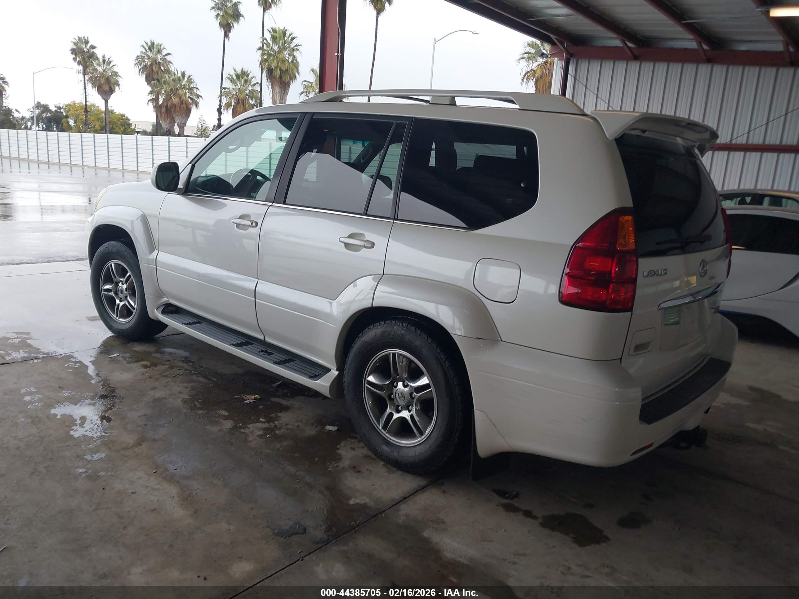 LEXUS GX image 3