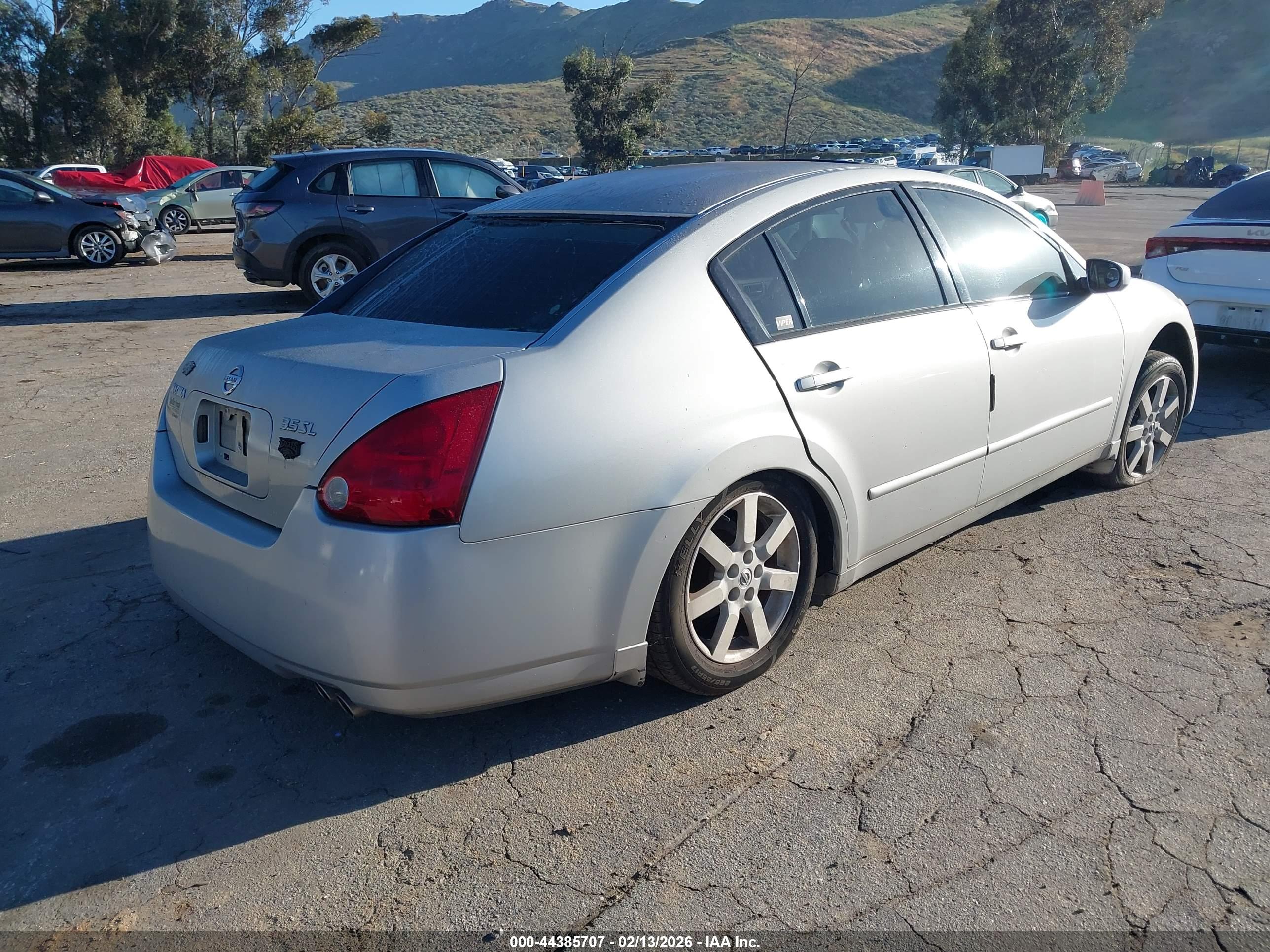 NISSAN MAXIMA image 4