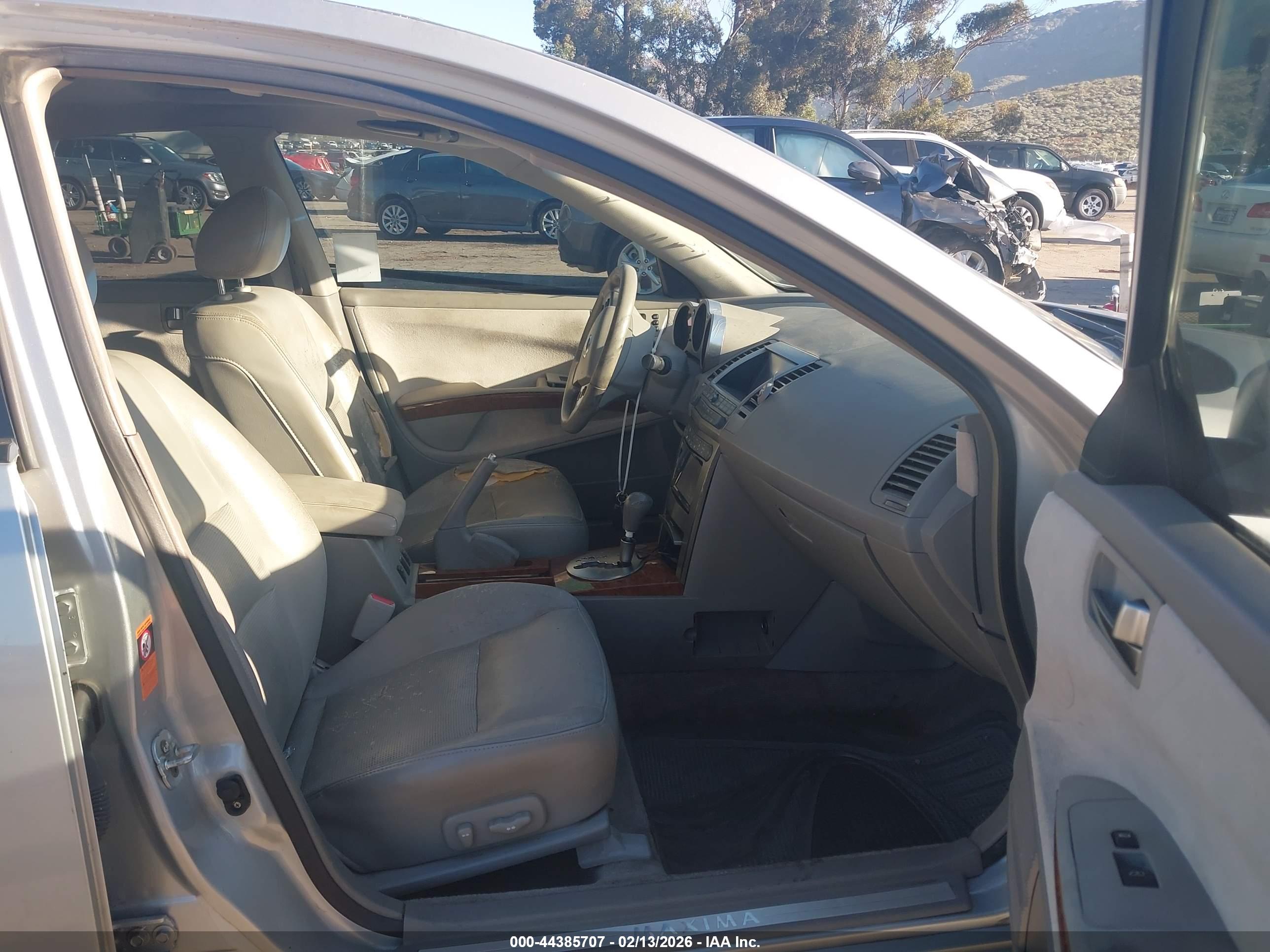 NISSAN MAXIMA image 5