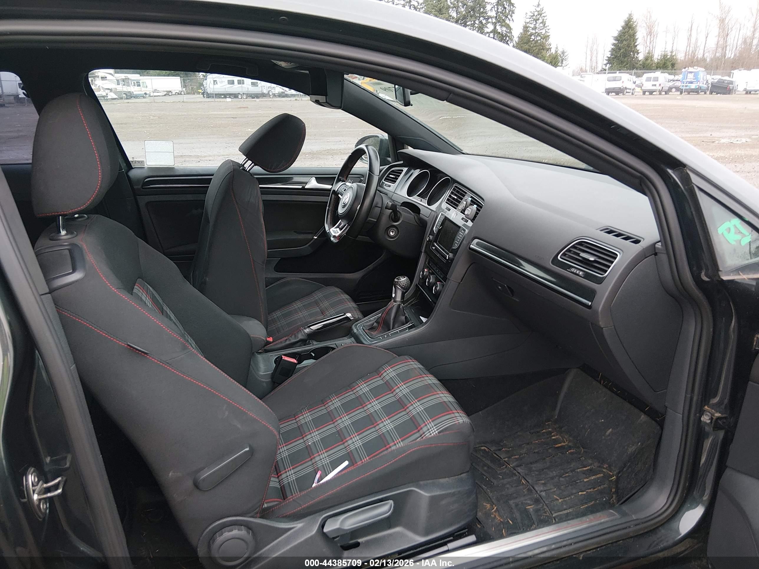 VOLKSWAGEN GOLF image 5