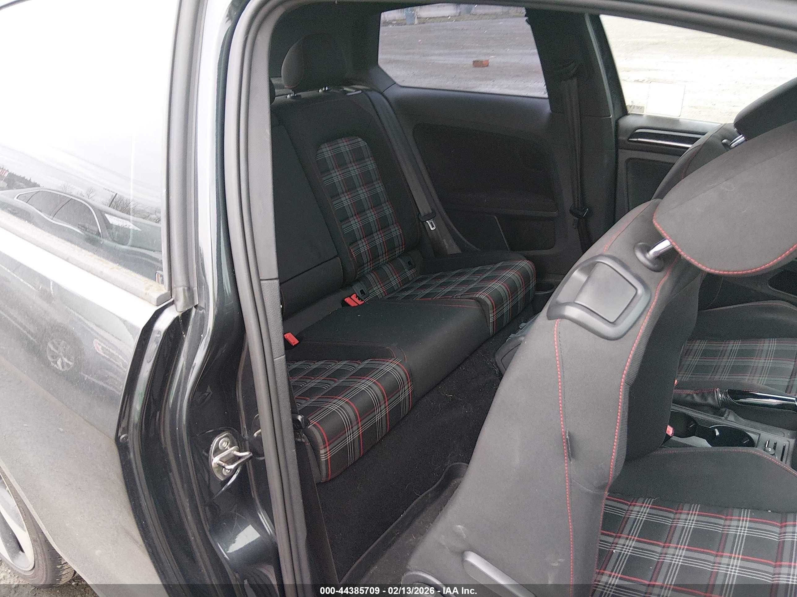 VOLKSWAGEN GOLF image 8