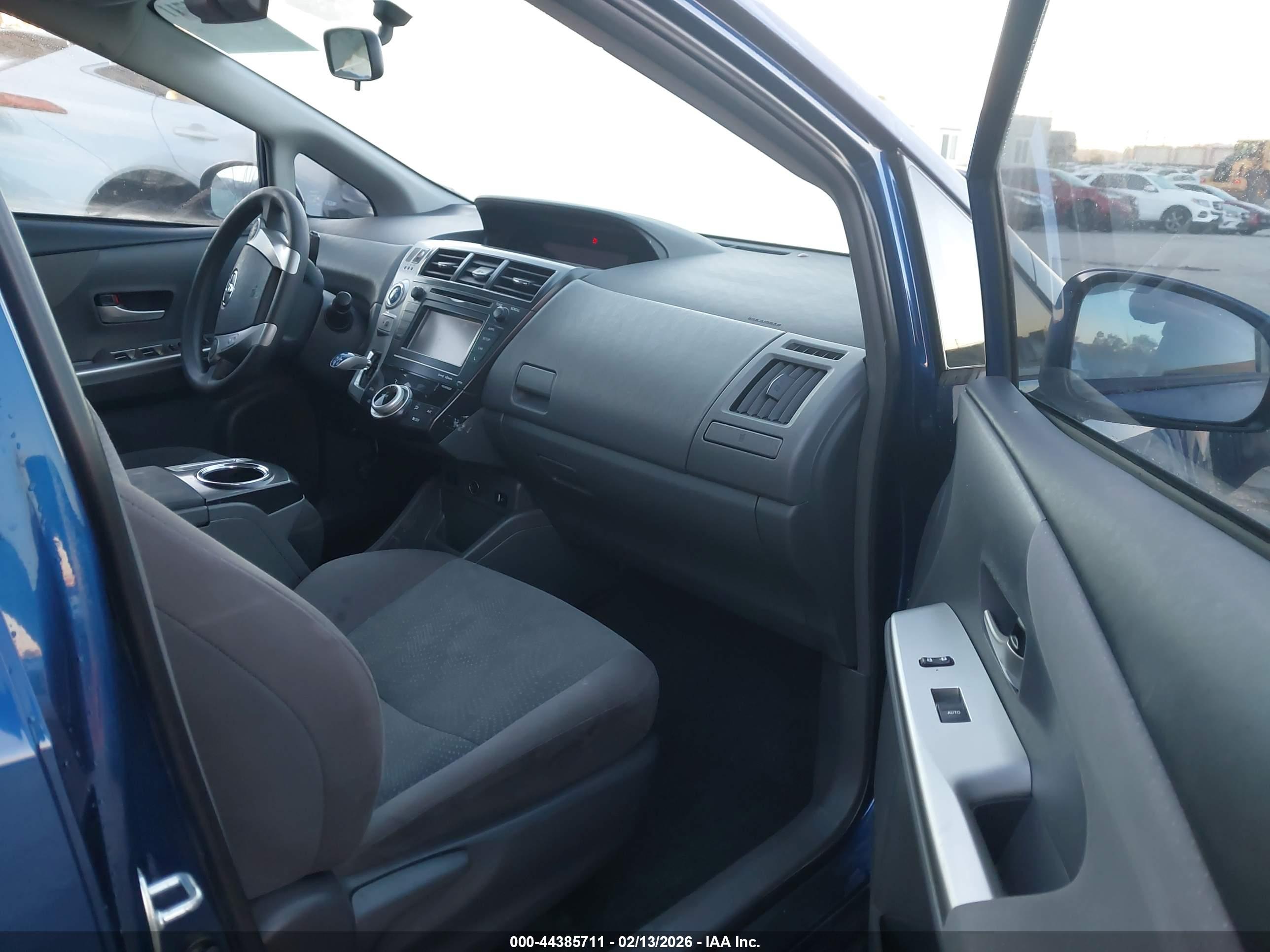 TOYOTA PRIUS image 5