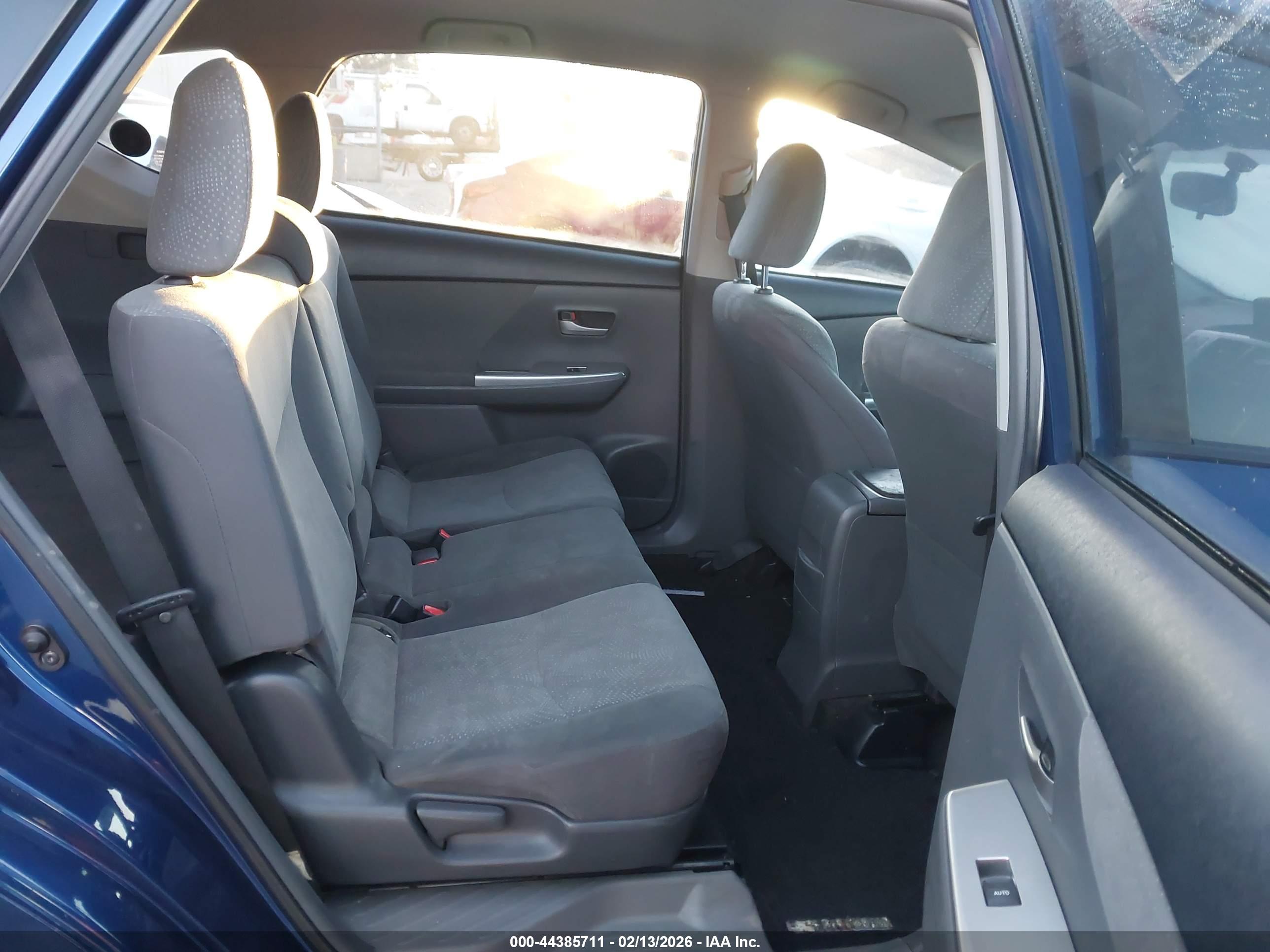 TOYOTA PRIUS image 8