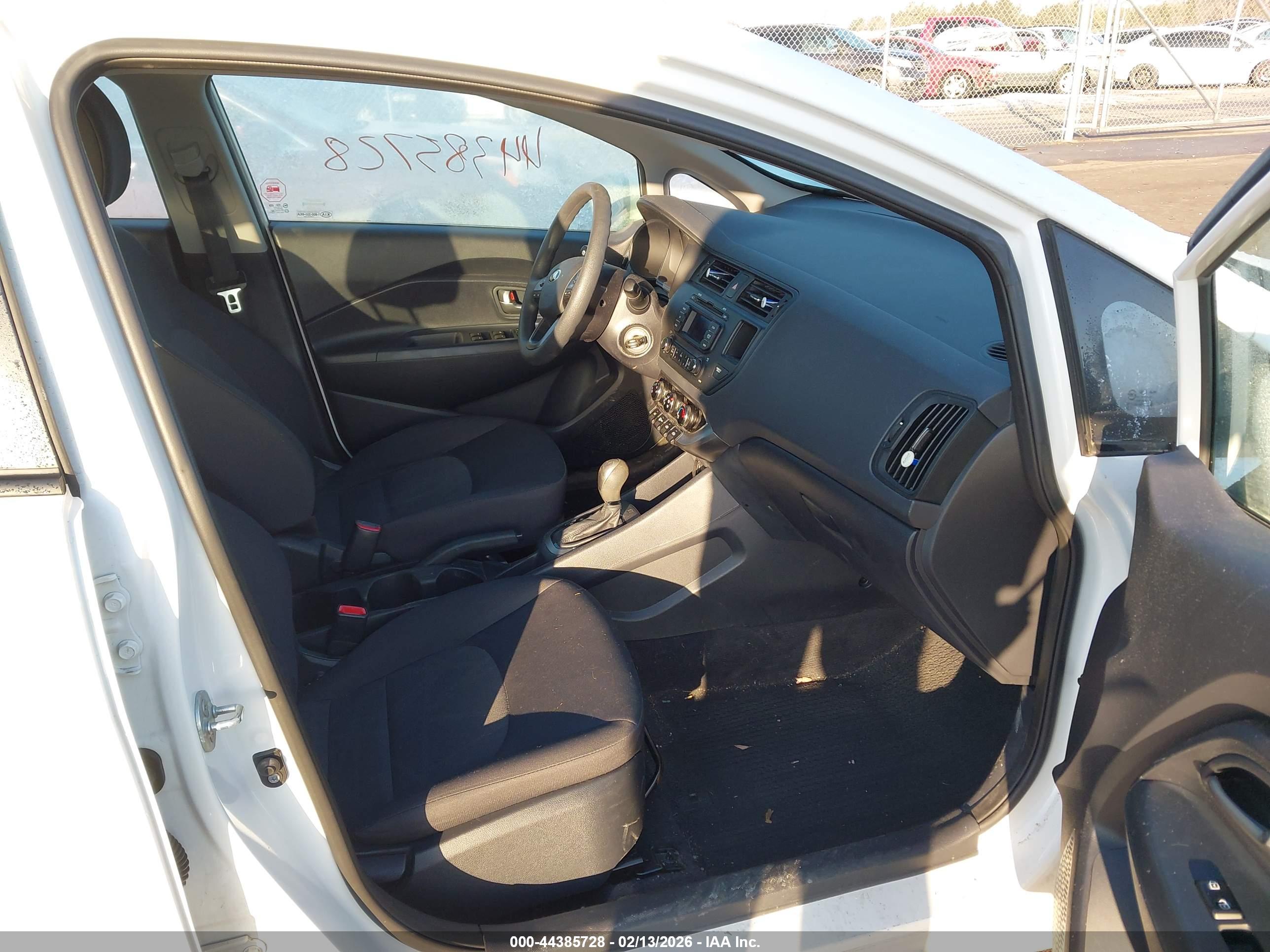 KIA RIO image 5
