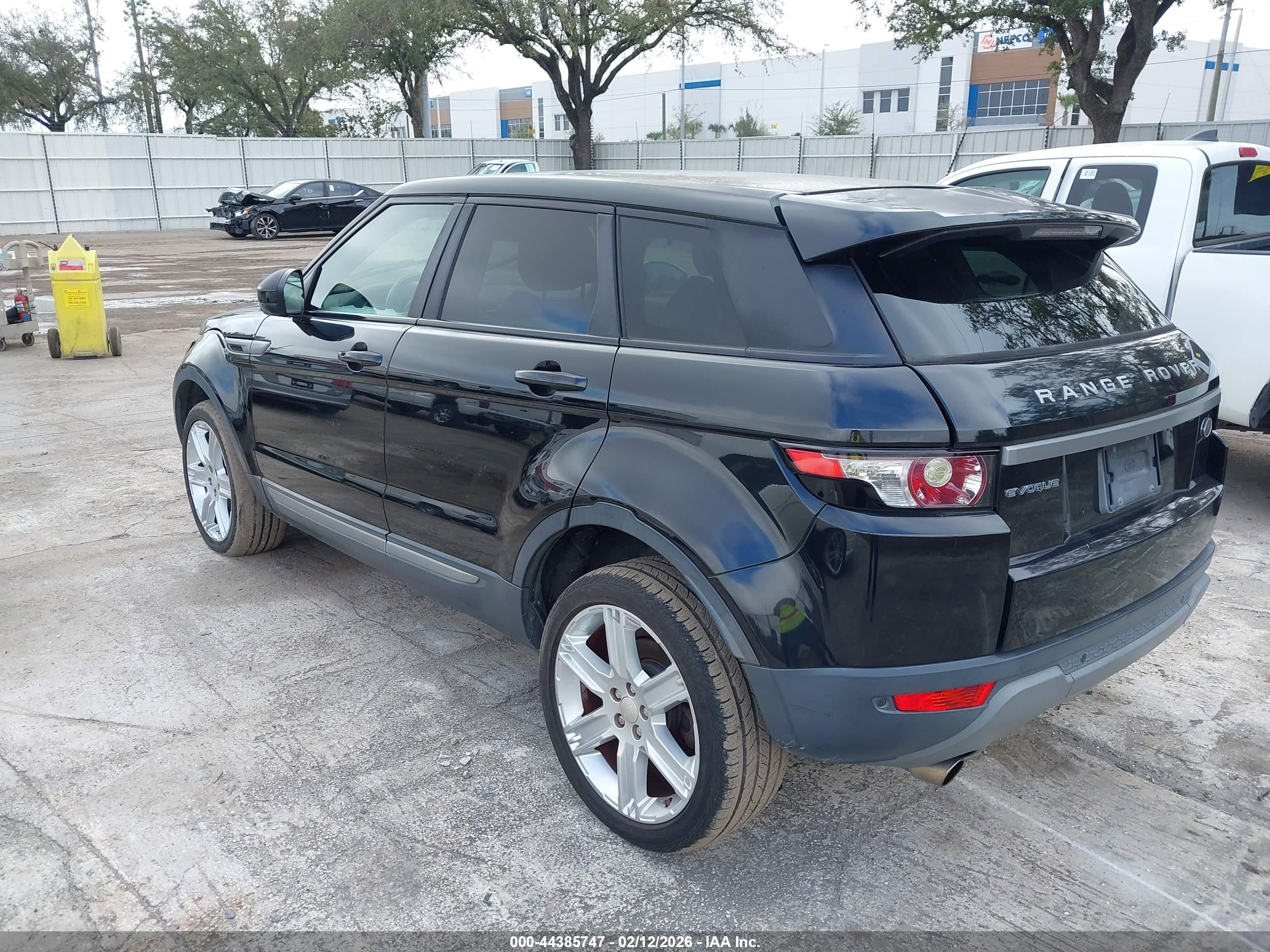 LAND ROVER image 3