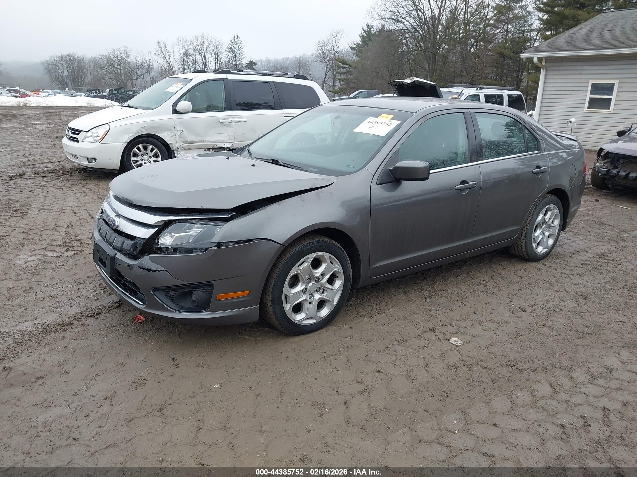 FORD FUSION image 2