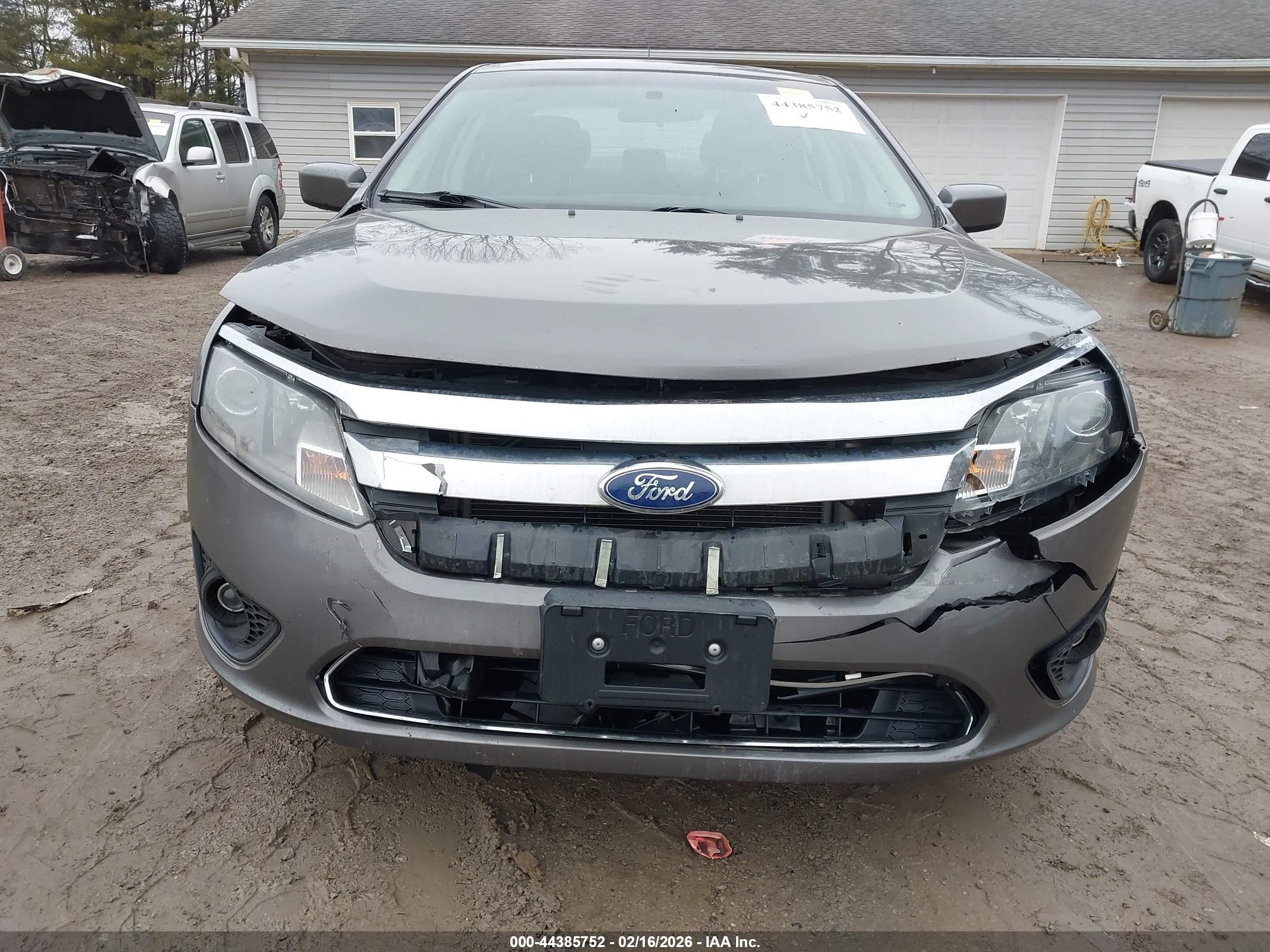 FORD FUSION image 6