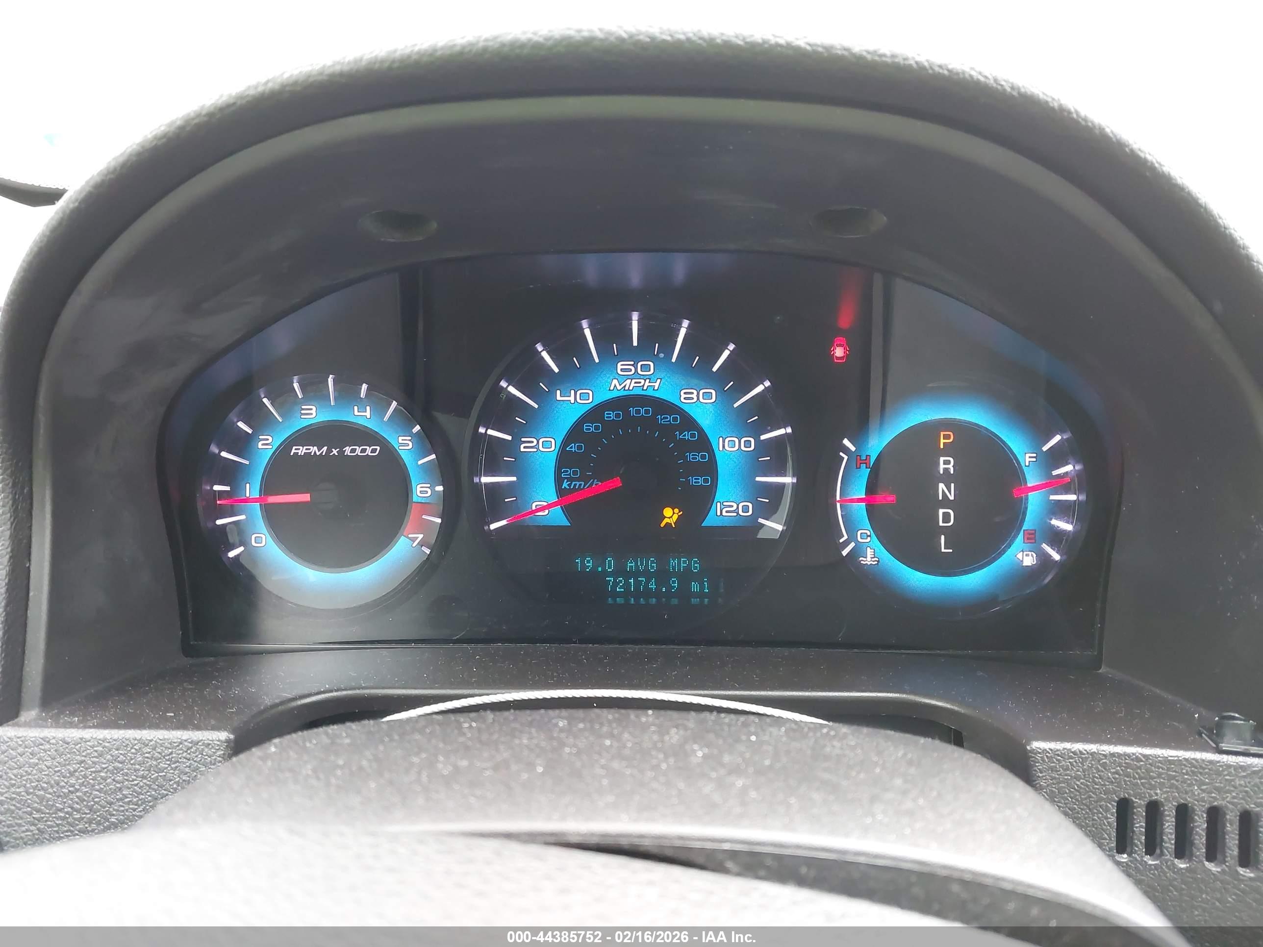 FORD FUSION image 7