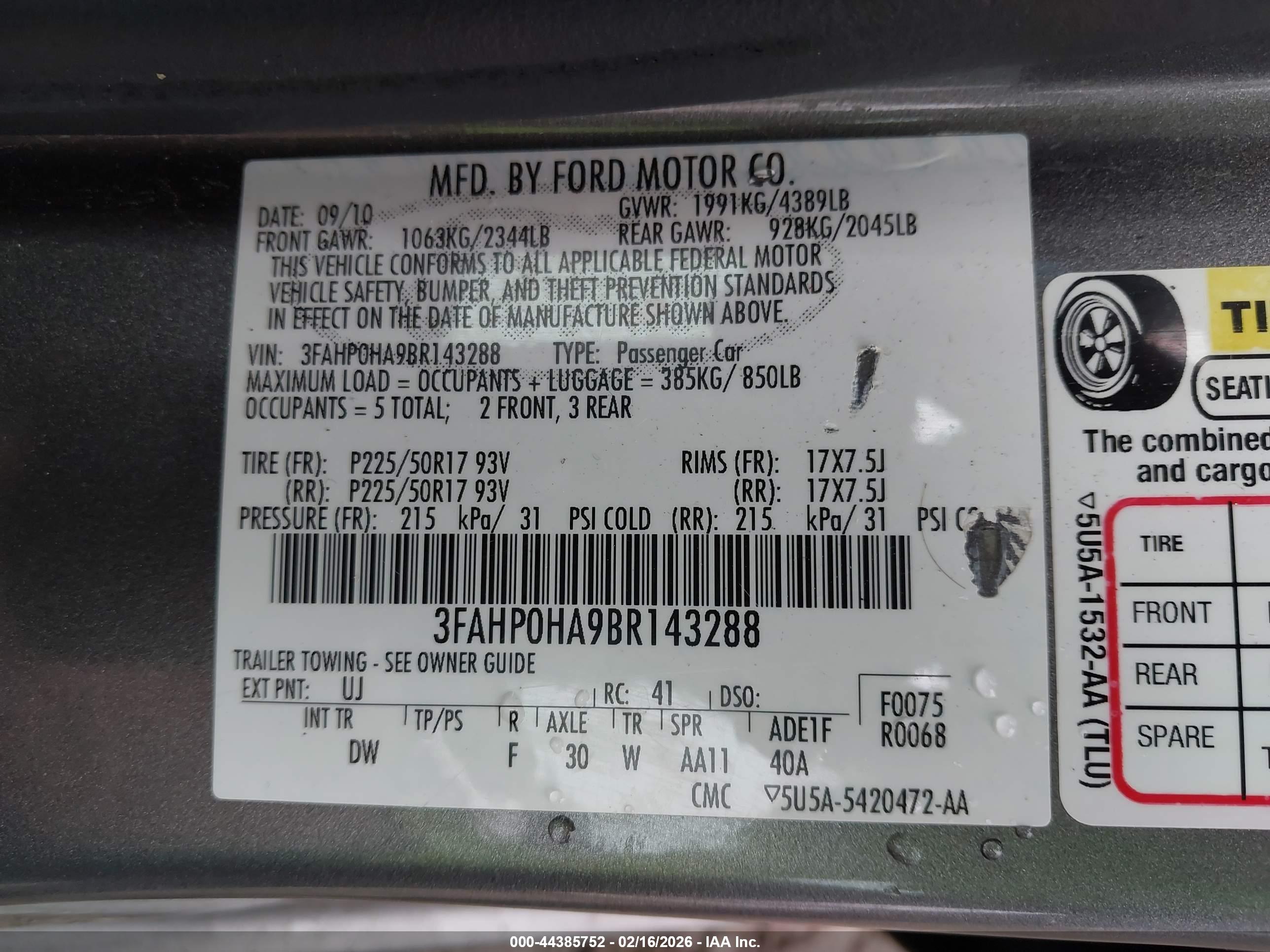 FORD FUSION image 9