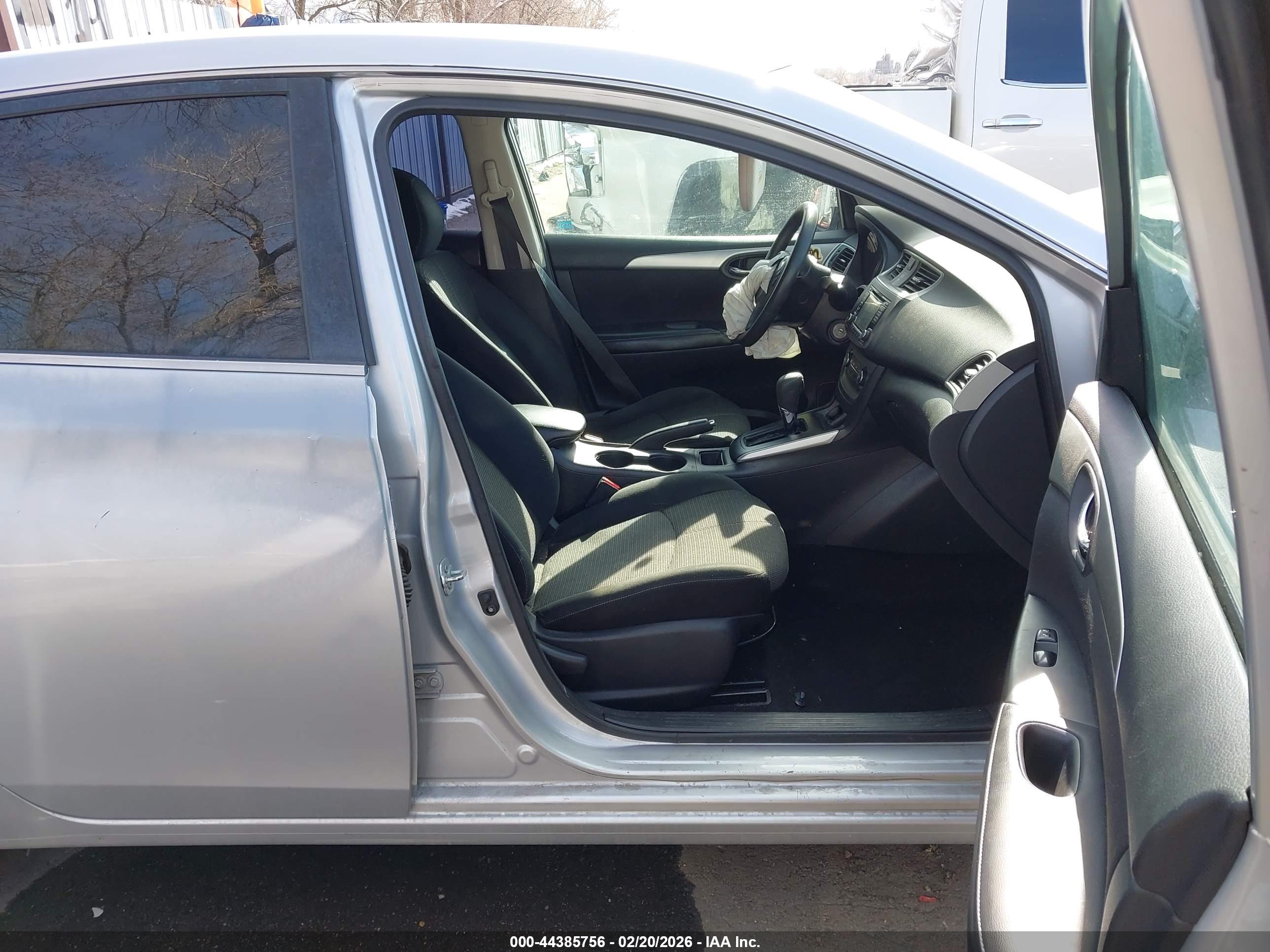NISSAN SENTRA image 5
