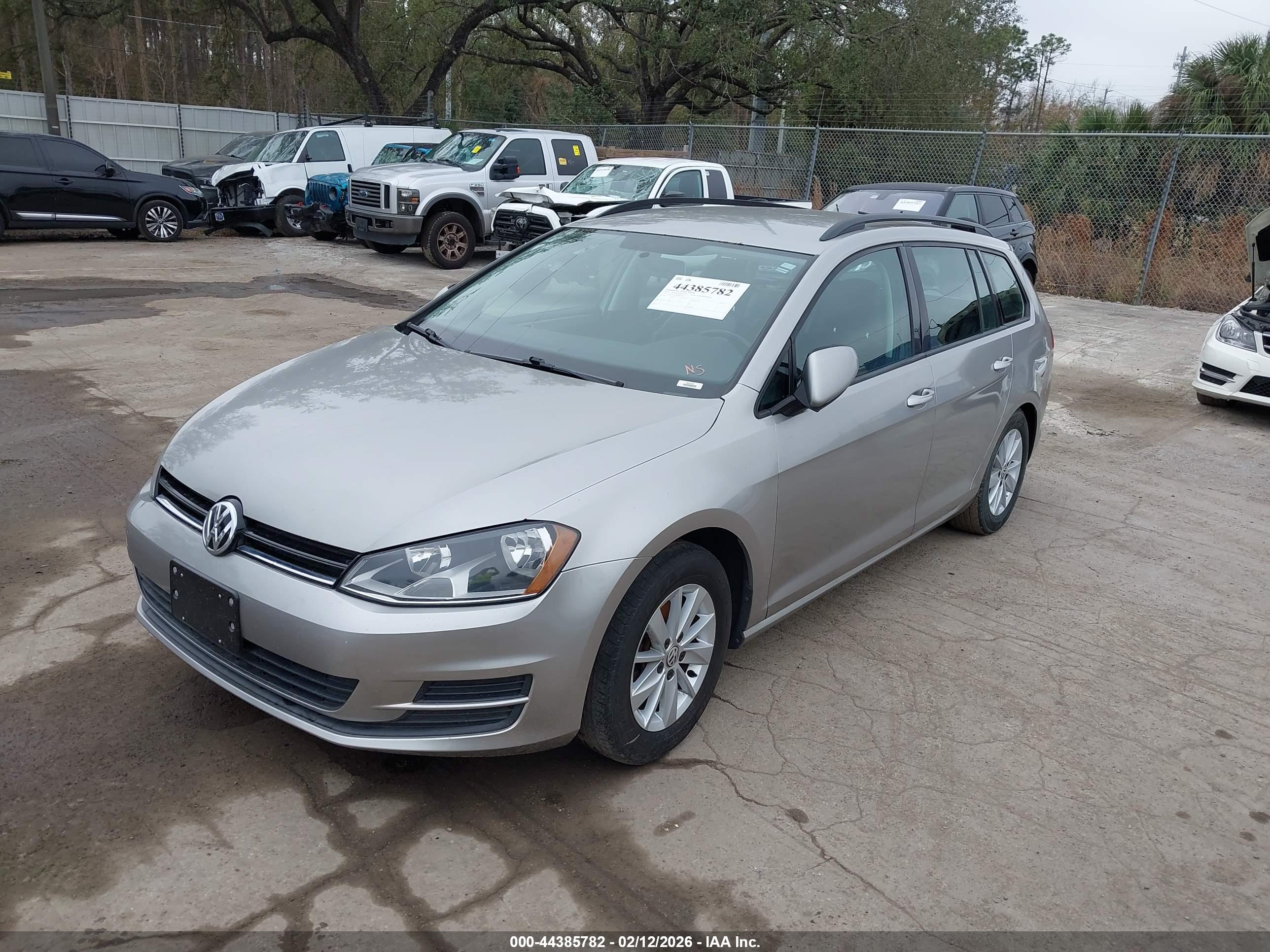 VOLKSWAGEN GOLF image 2