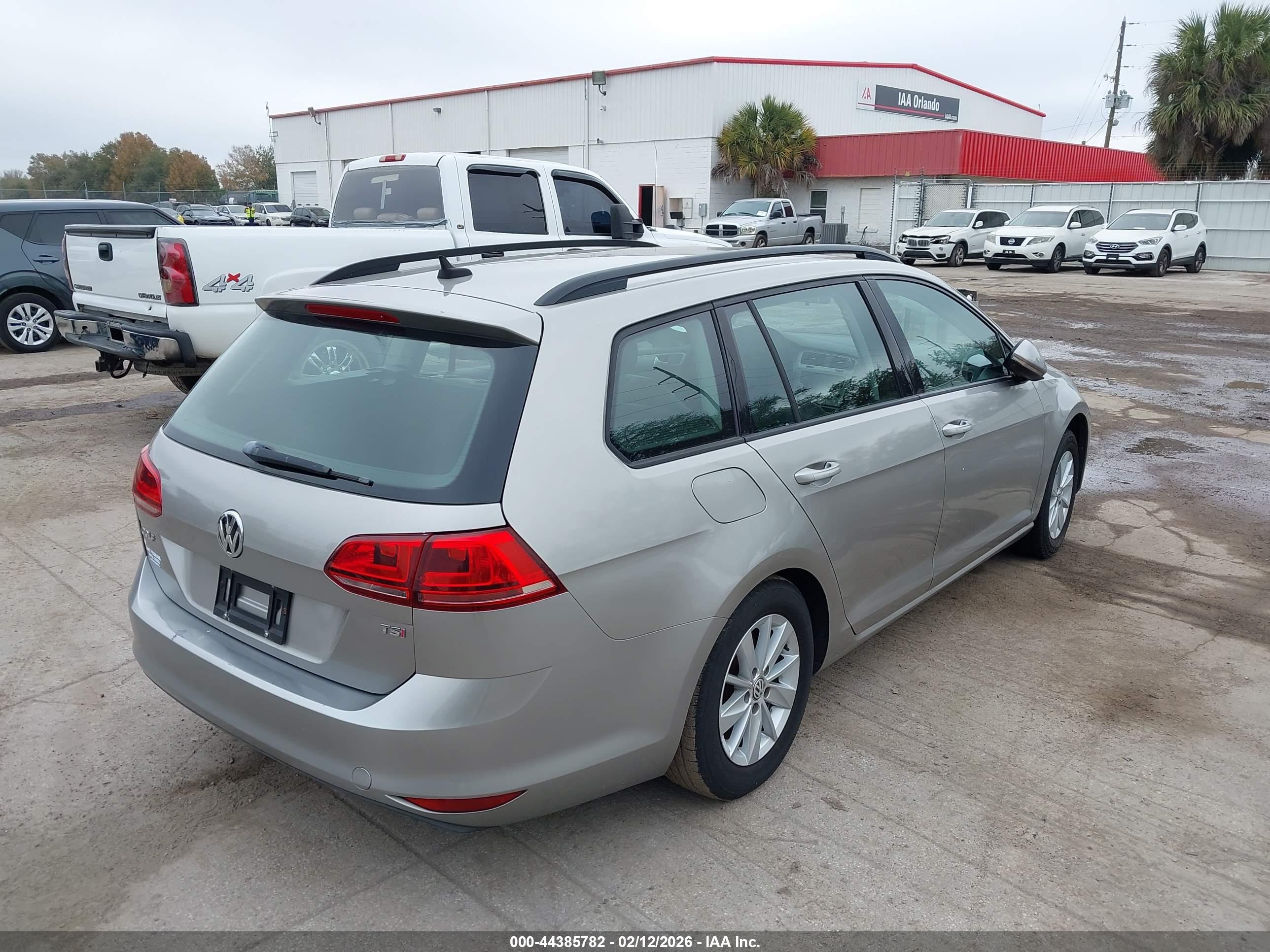 VOLKSWAGEN GOLF image 4