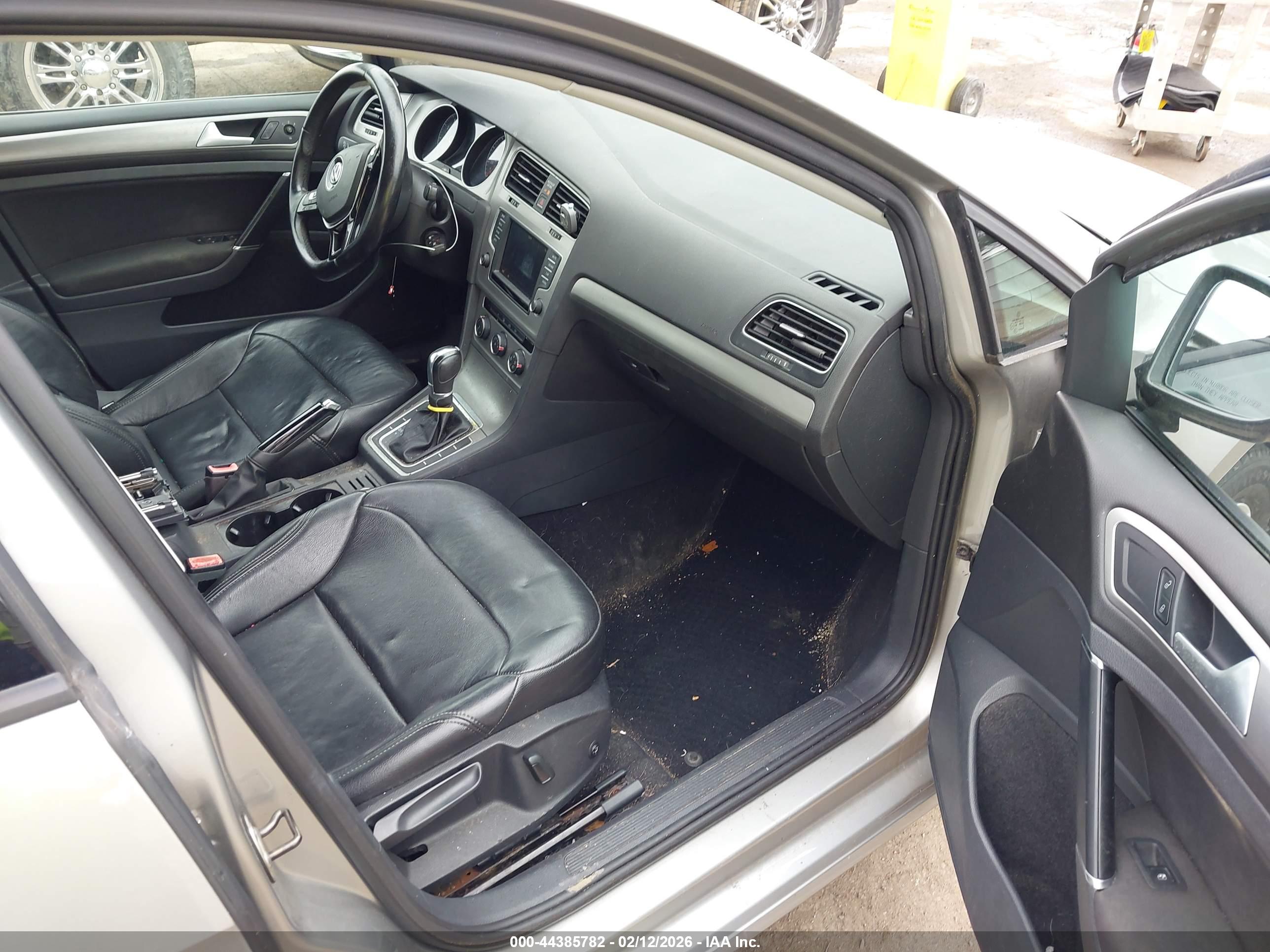 VOLKSWAGEN GOLF image 5