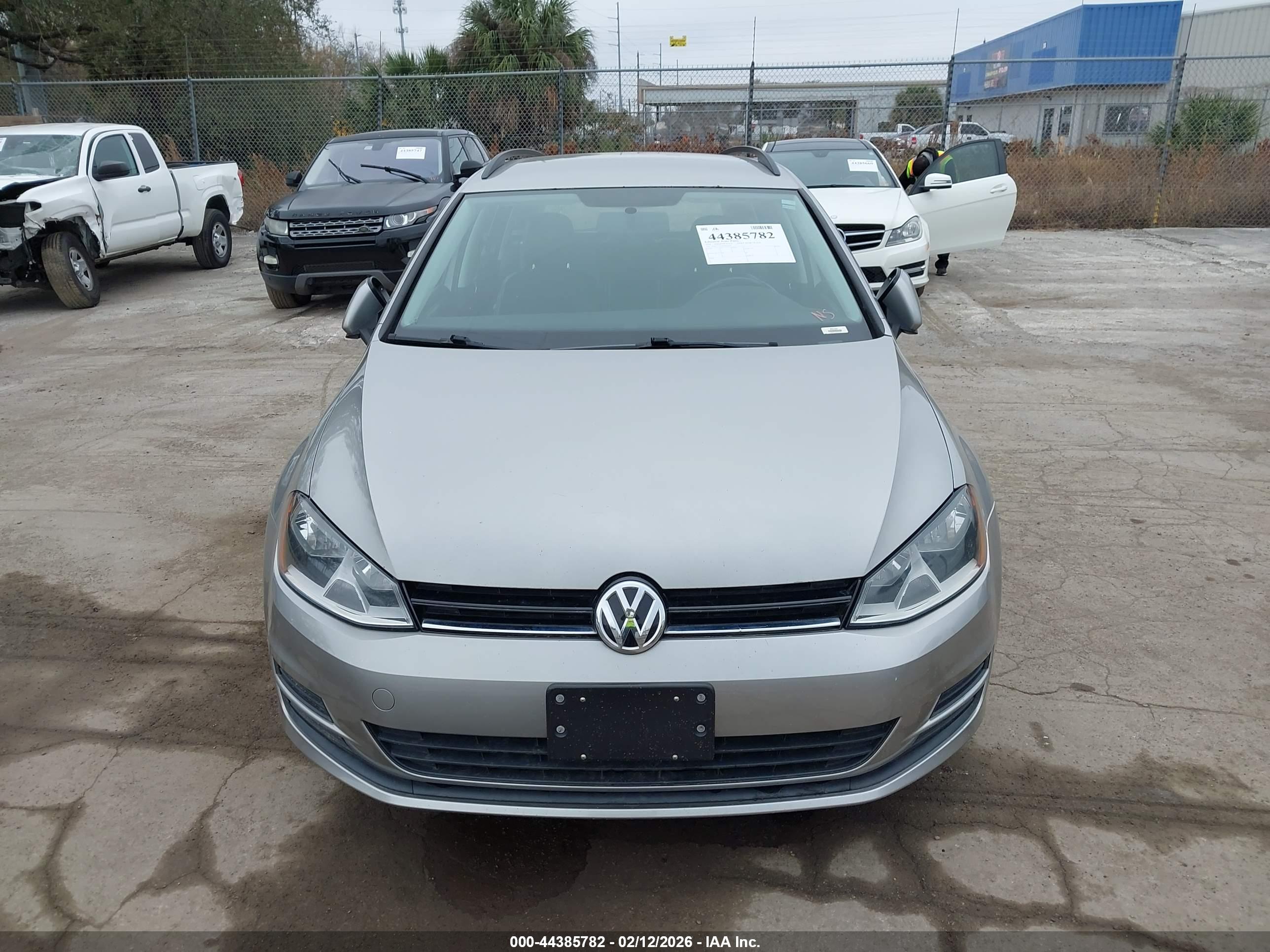 VOLKSWAGEN GOLF image 6