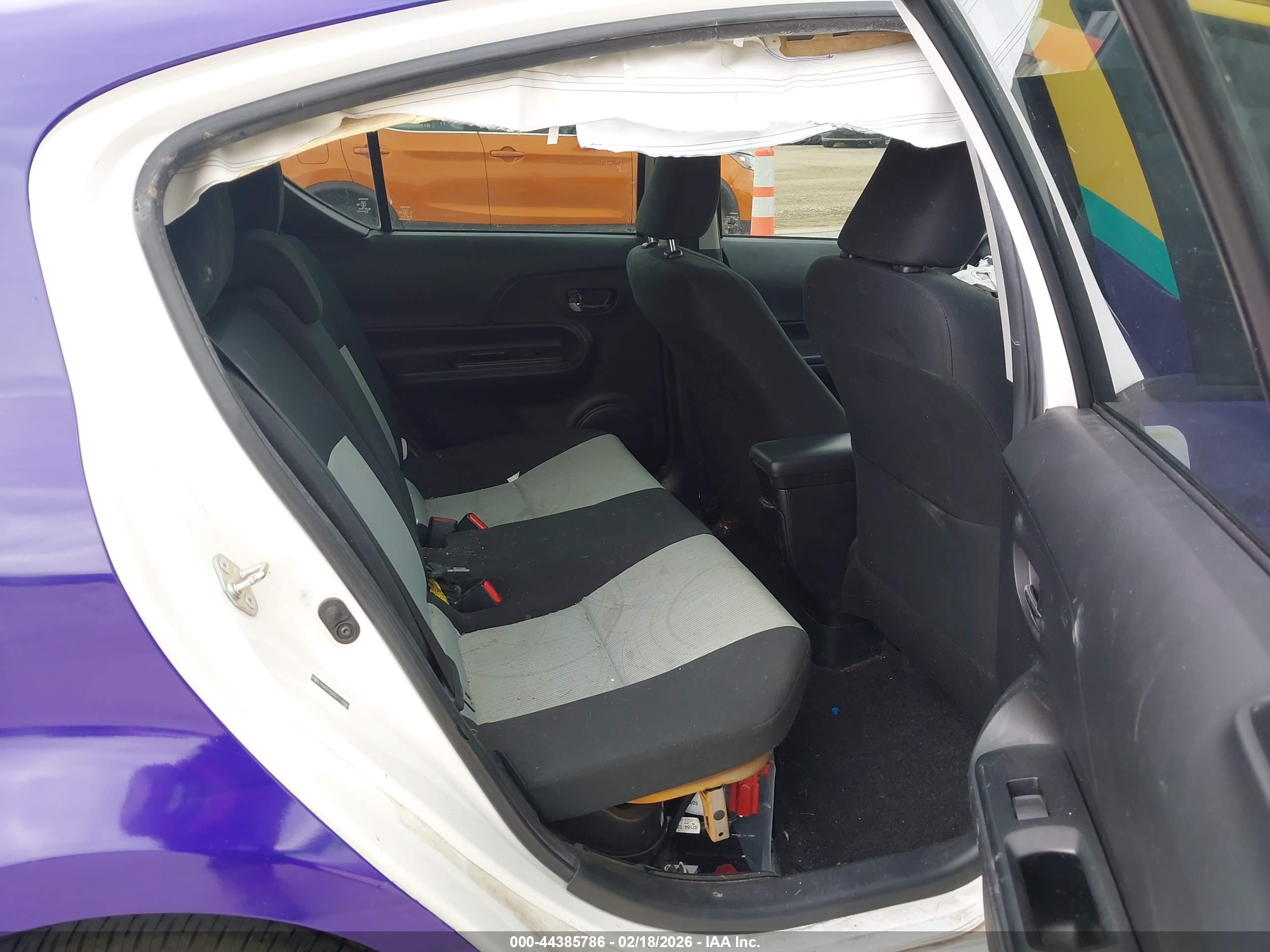 TOYOTA PRIUS image 8