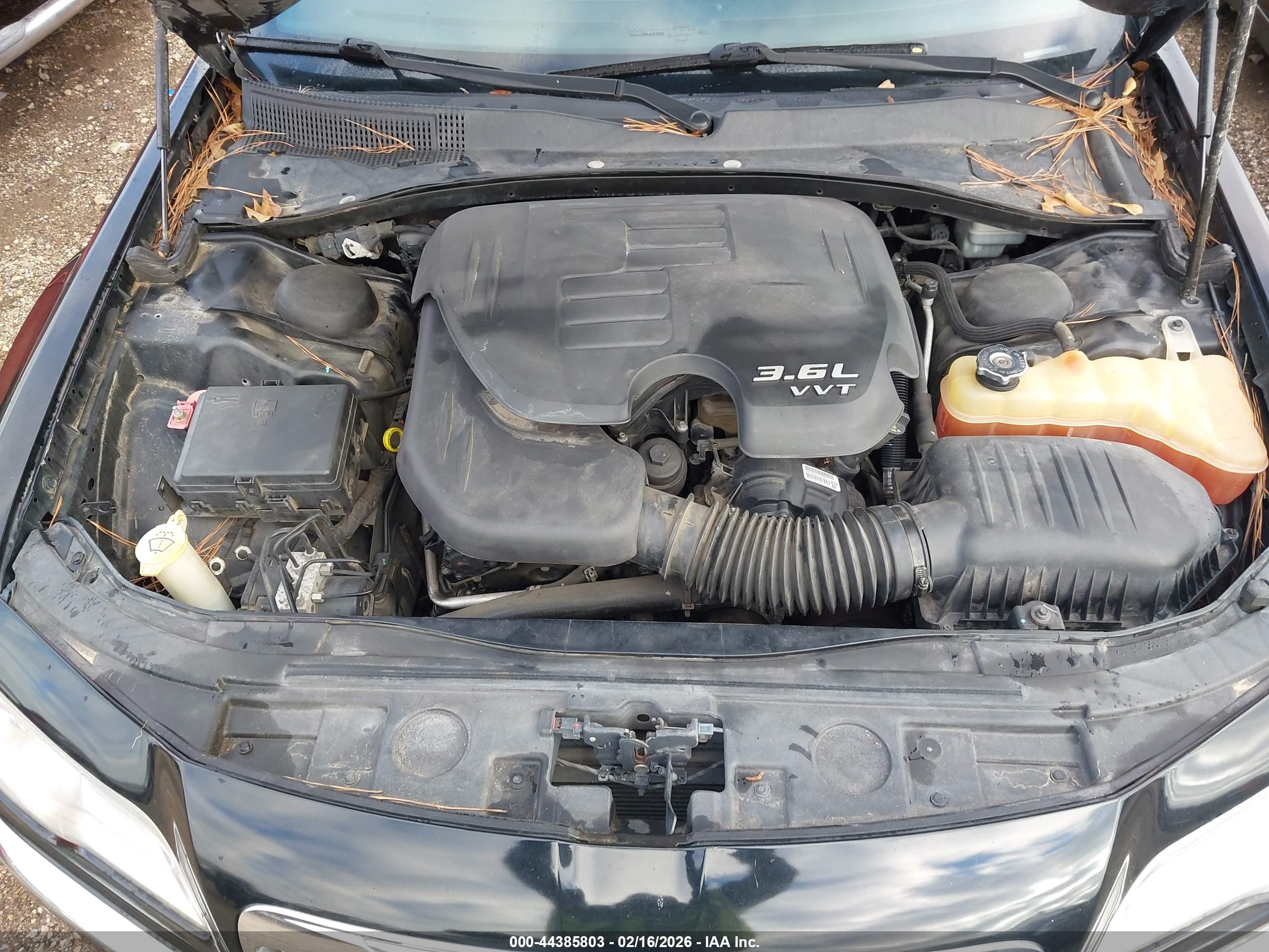 CHRYSLER 300 image 10