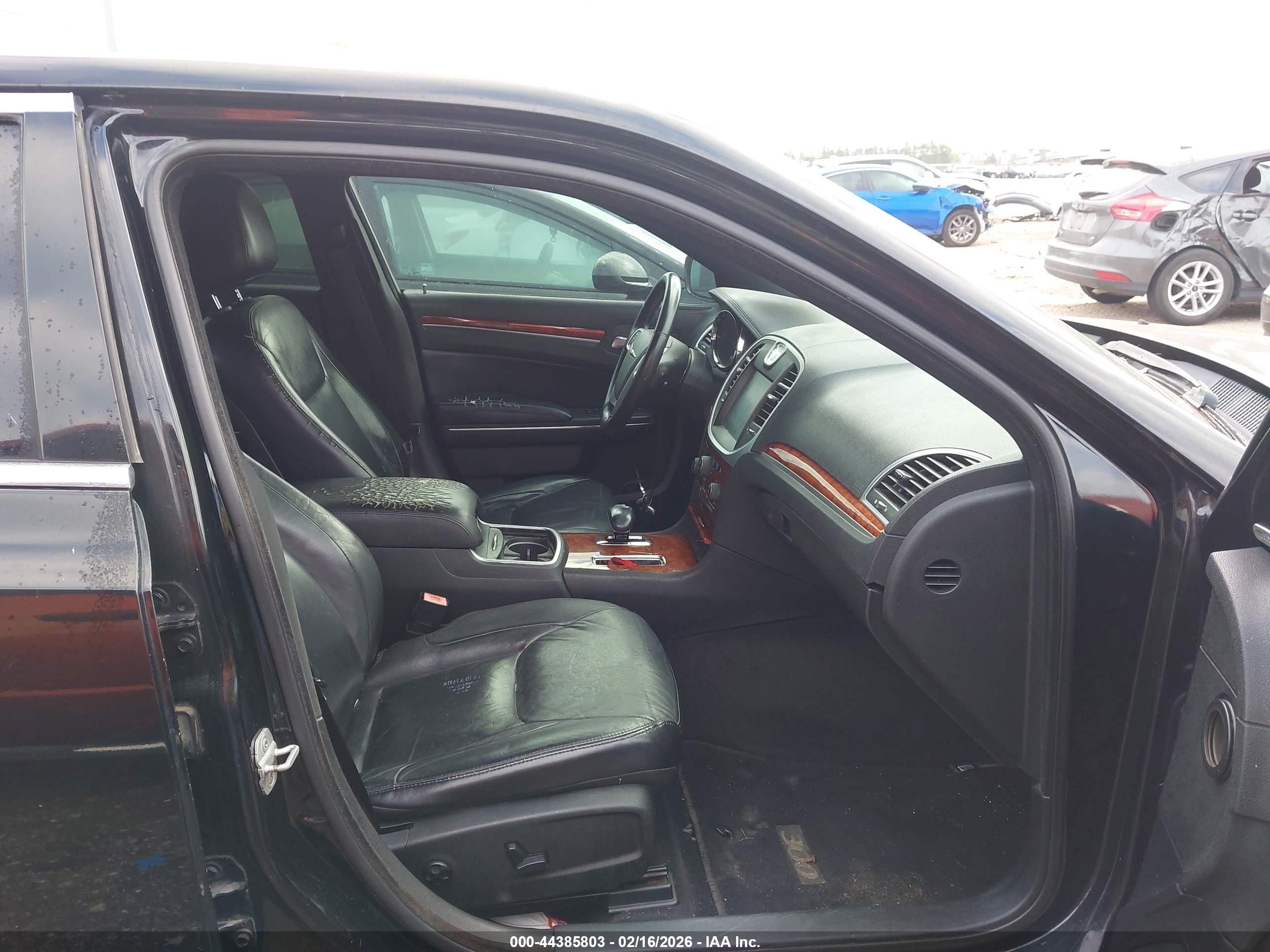 CHRYSLER 300 image 5