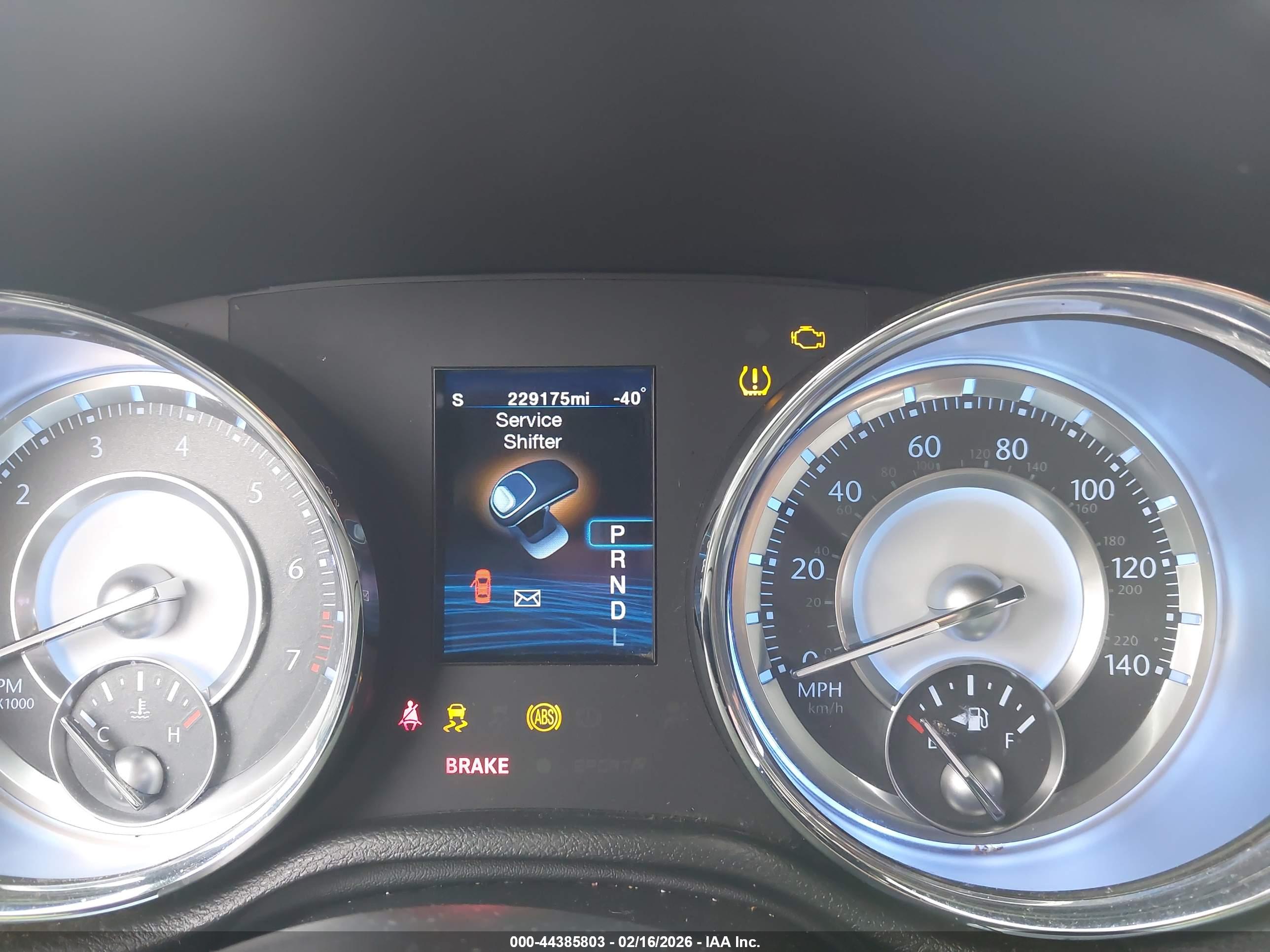 CHRYSLER 300 image 7