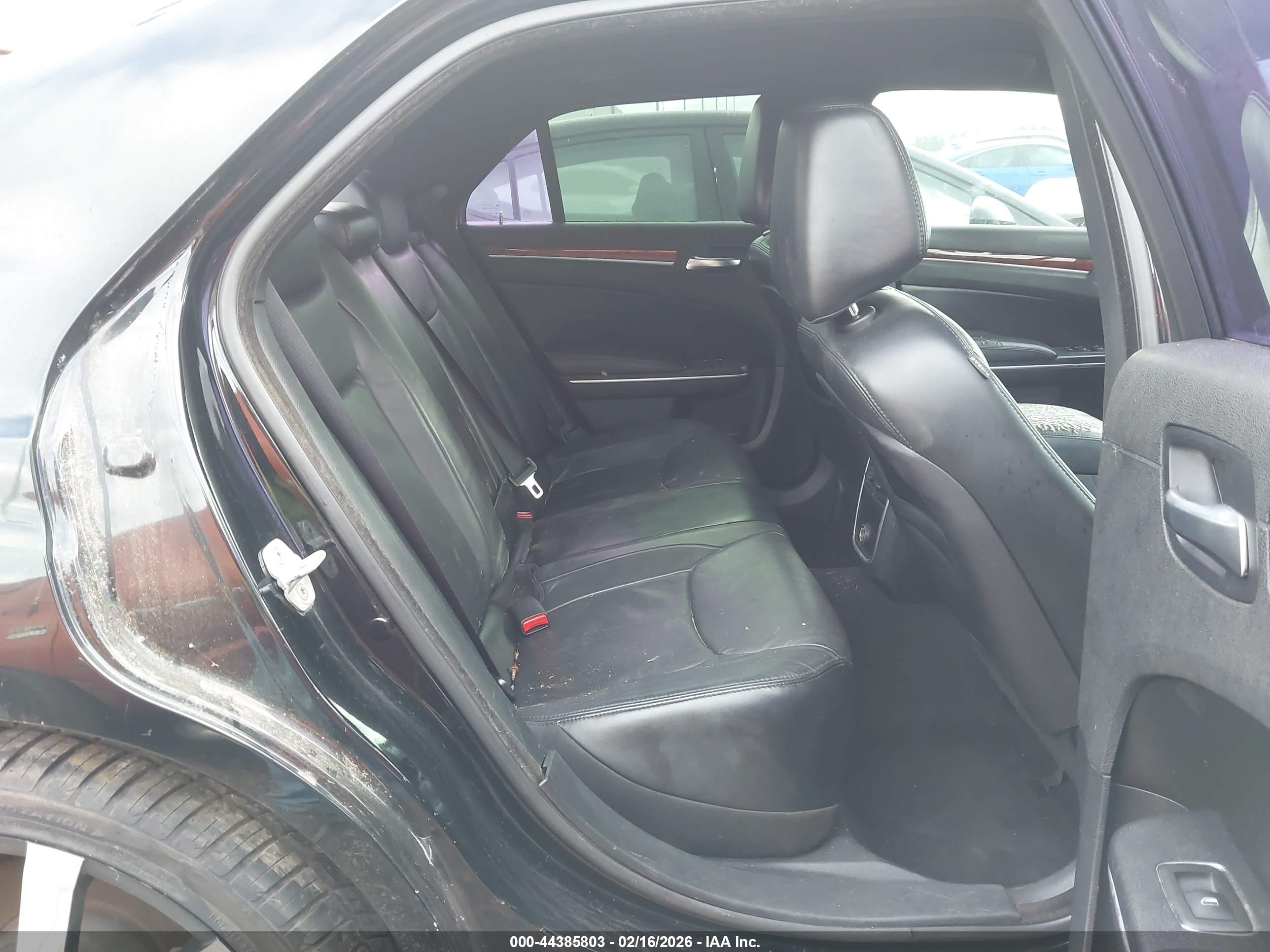 CHRYSLER 300 image 8