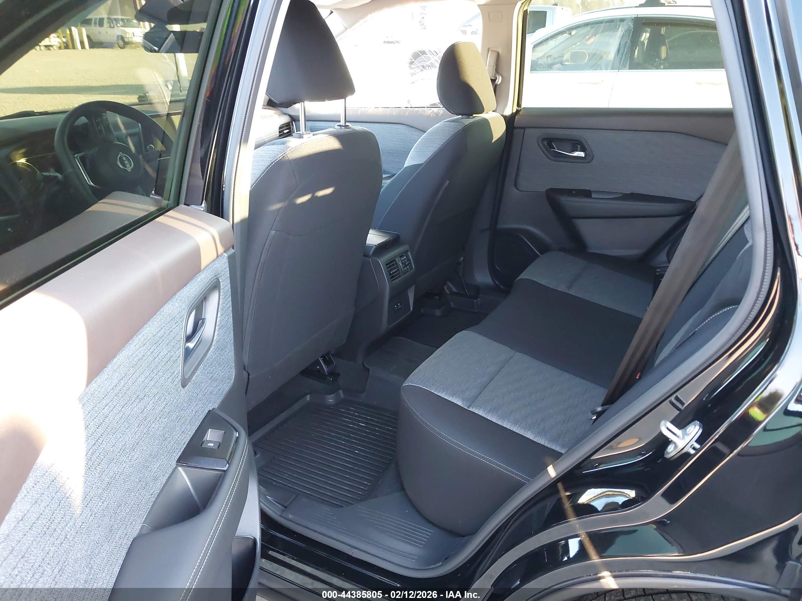 NISSAN ROGUE image 8