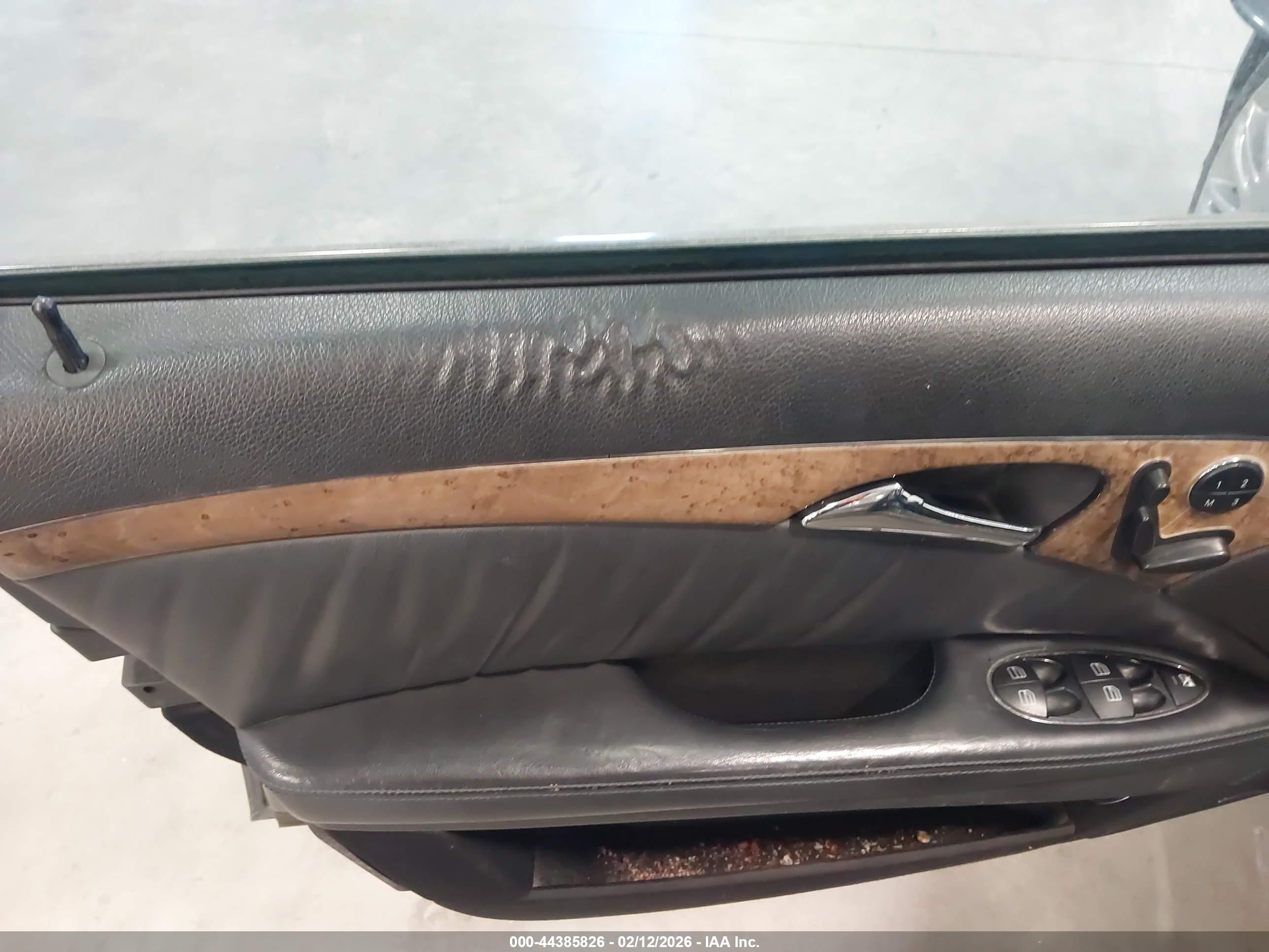 MERCEDES-BENZ E image 6