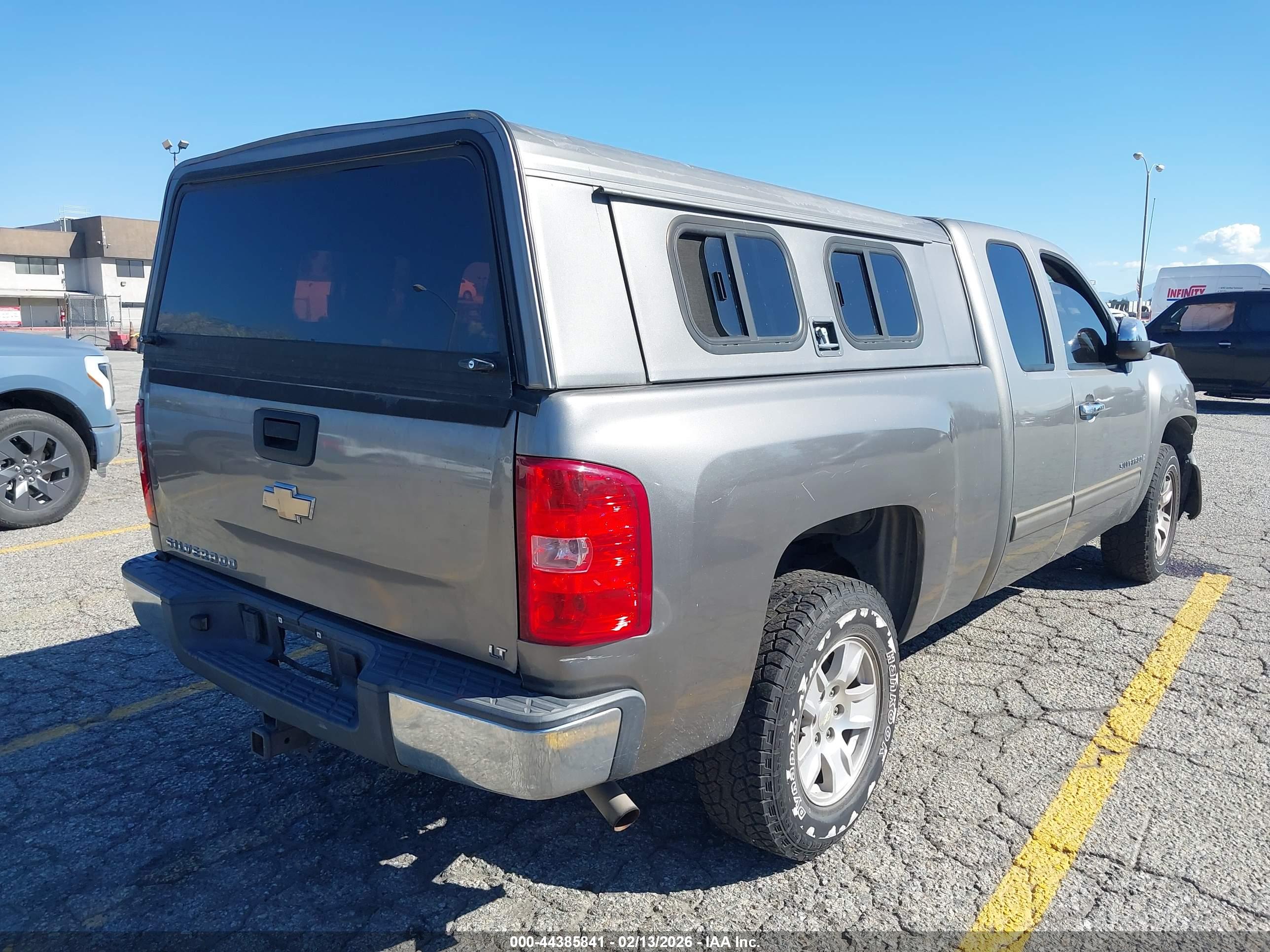 CHEVROLET SILVERADO image 4