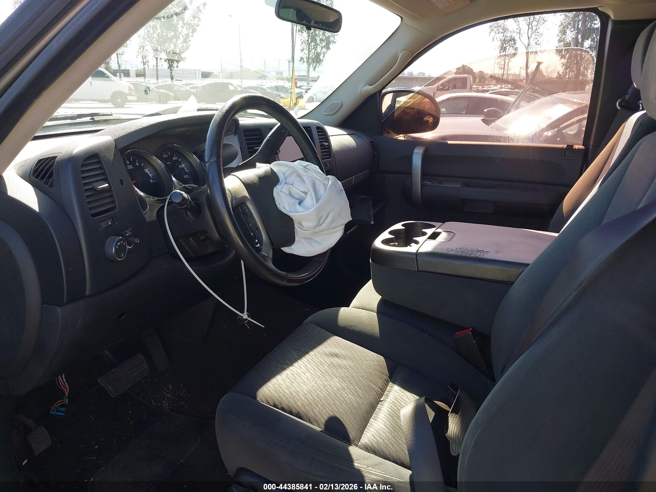 CHEVROLET SILVERADO image 5