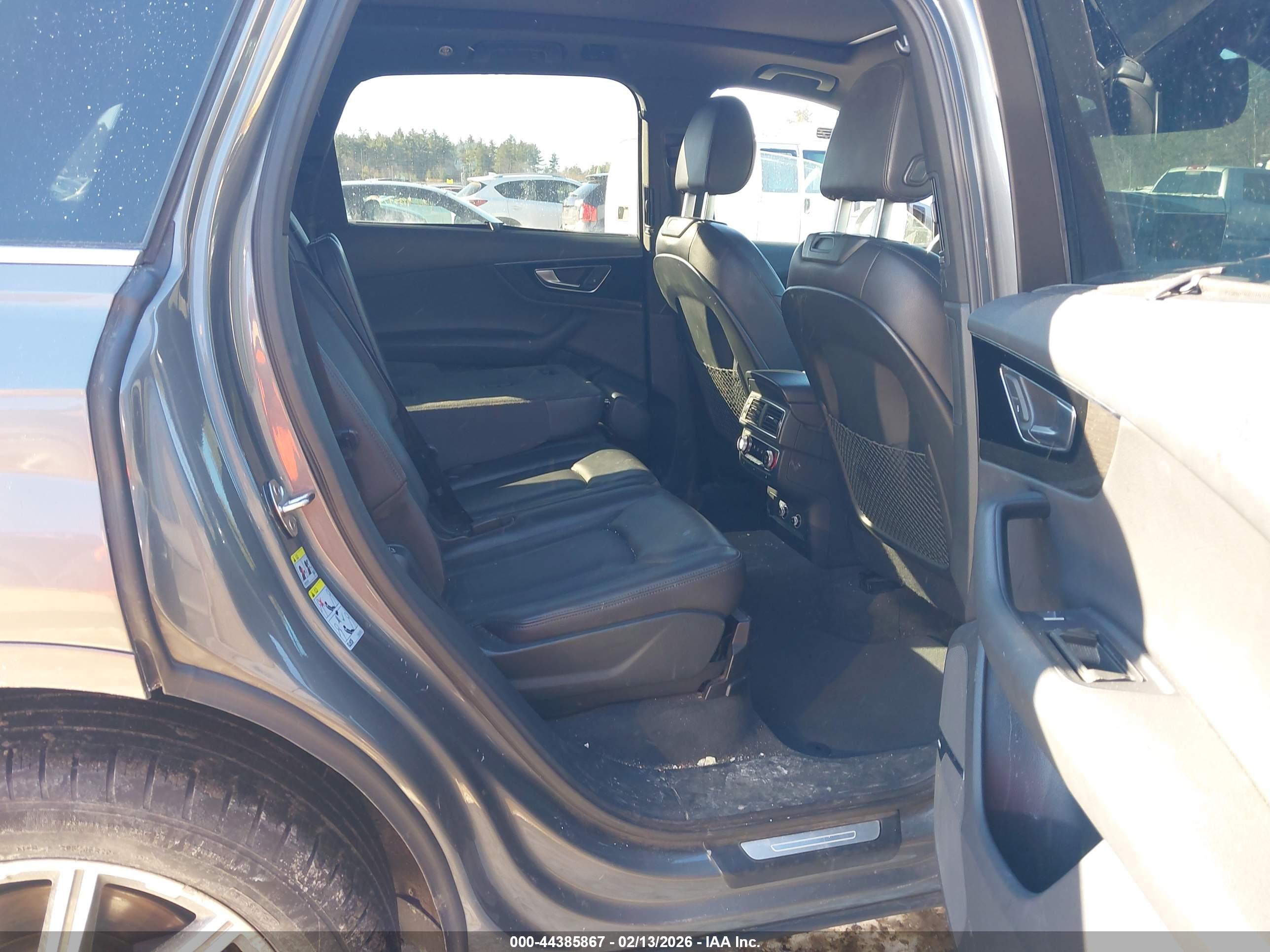 AUDI Q7 image 8