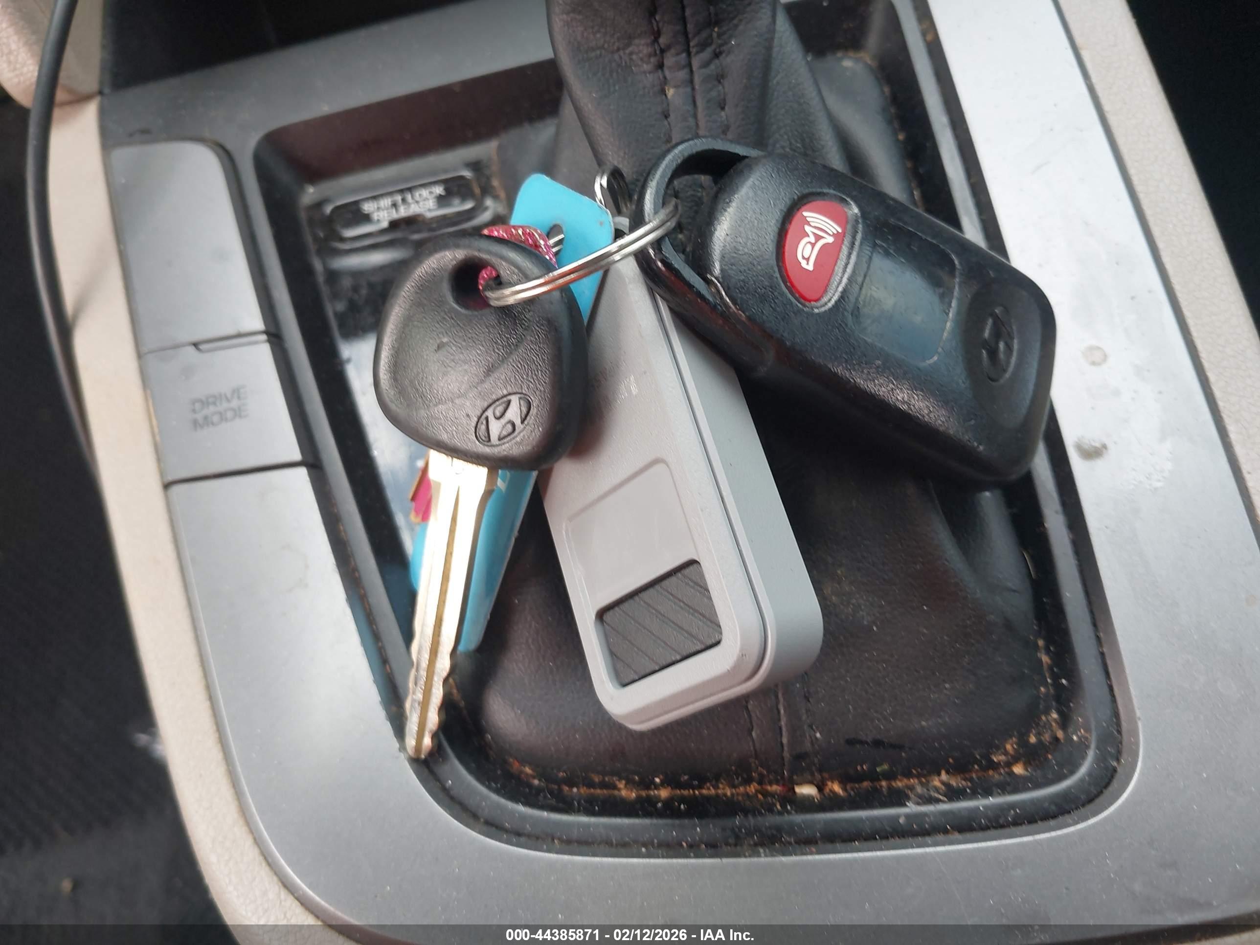 HYUNDAI ELANTRA image 11