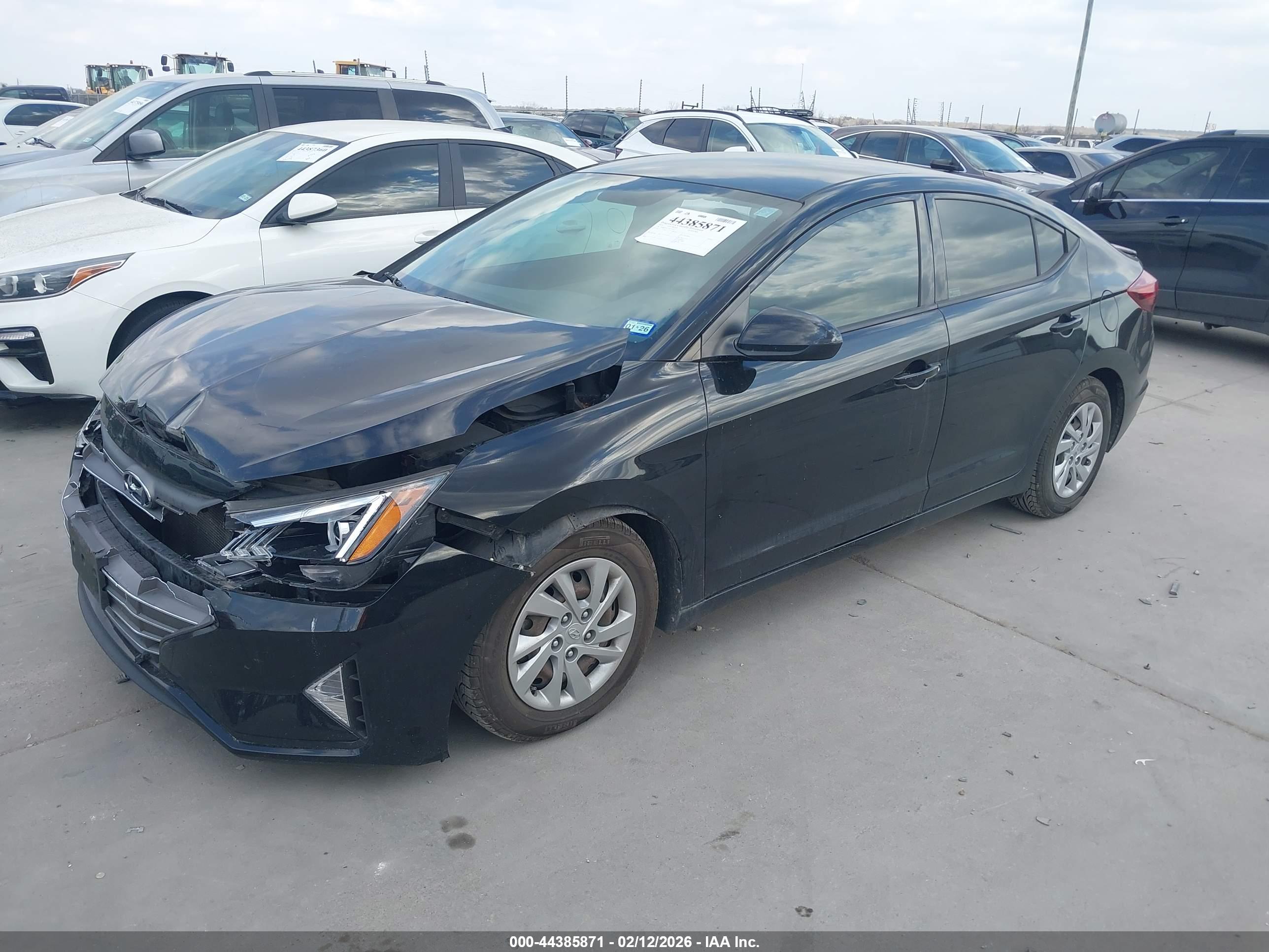 HYUNDAI ELANTRA image 2