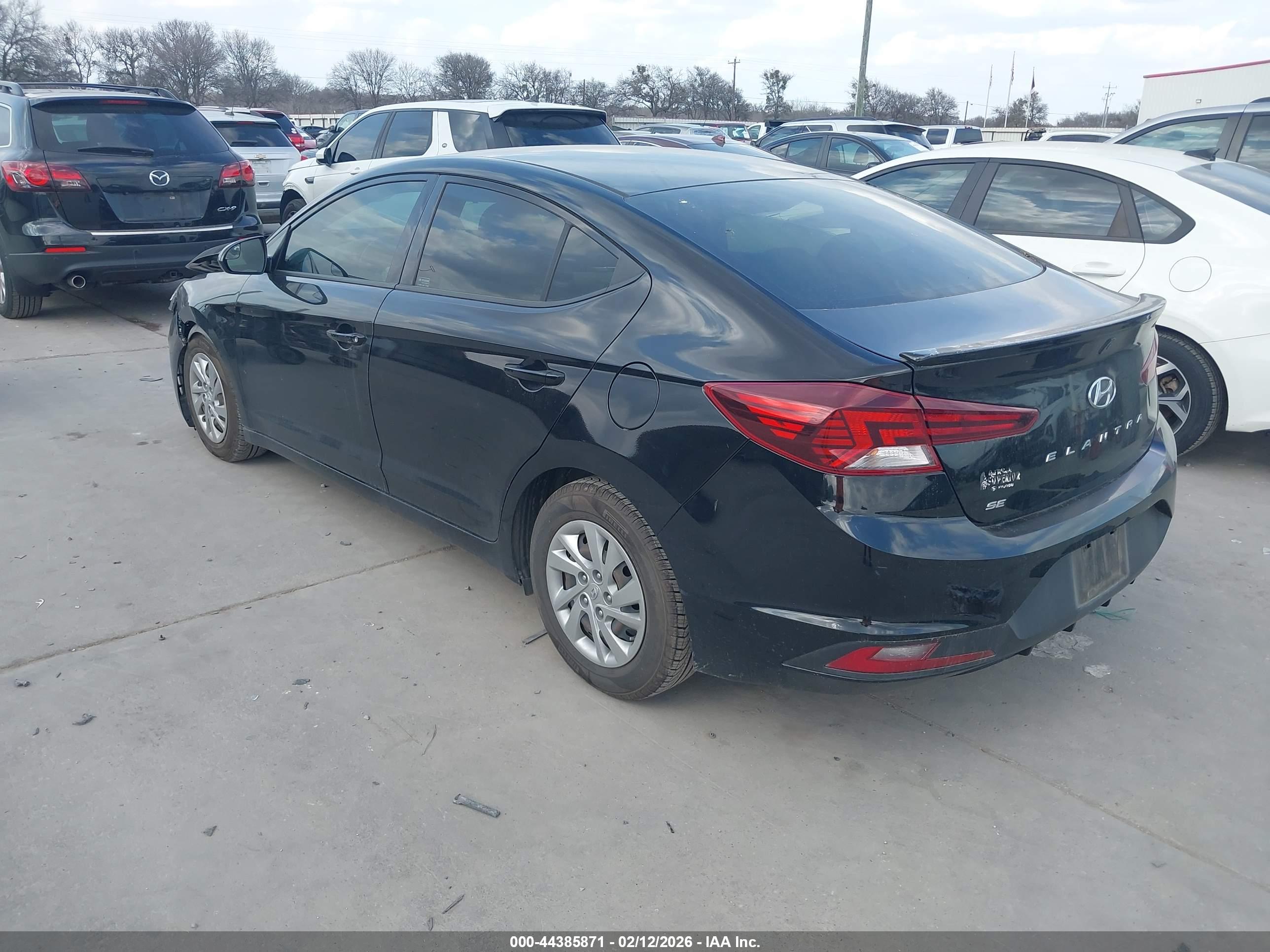 HYUNDAI ELANTRA image 3