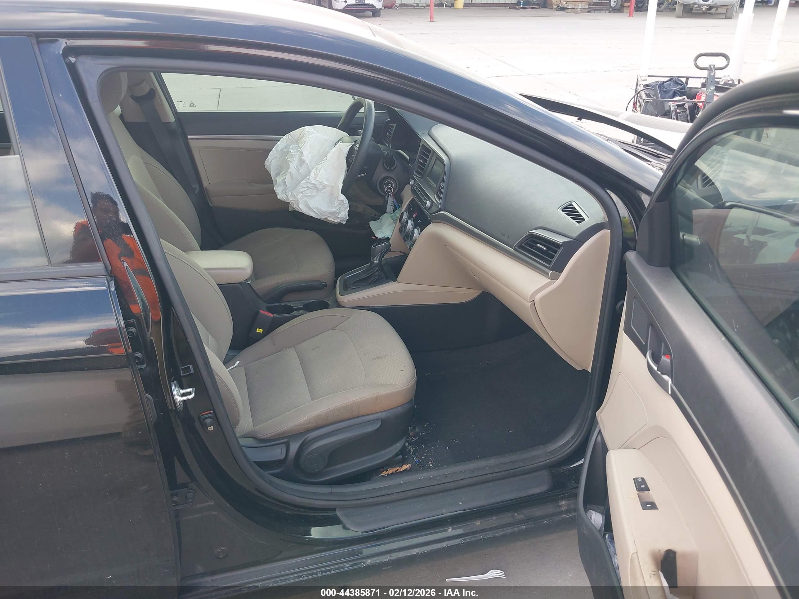 HYUNDAI ELANTRA image 5