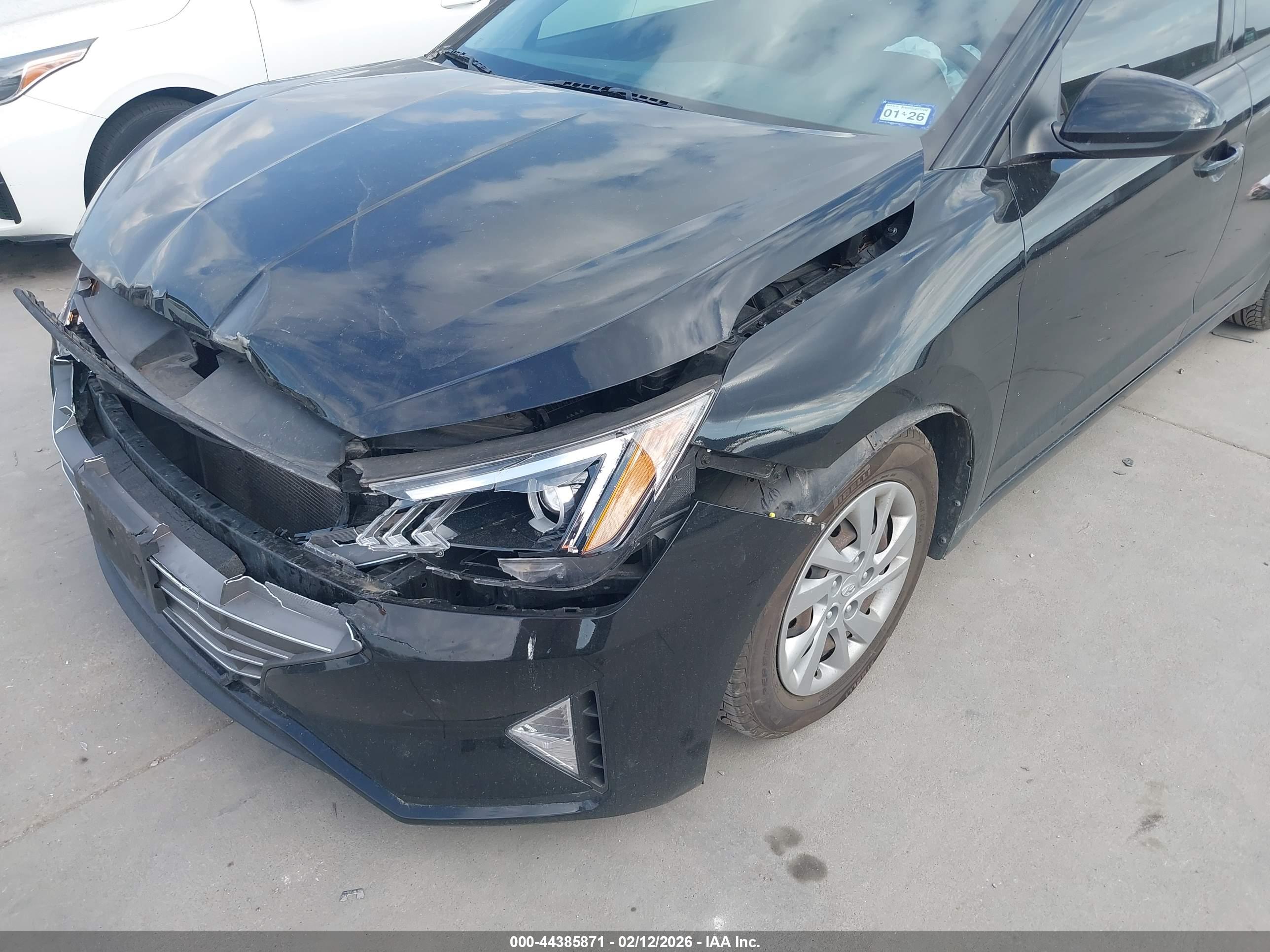 HYUNDAI ELANTRA image 6