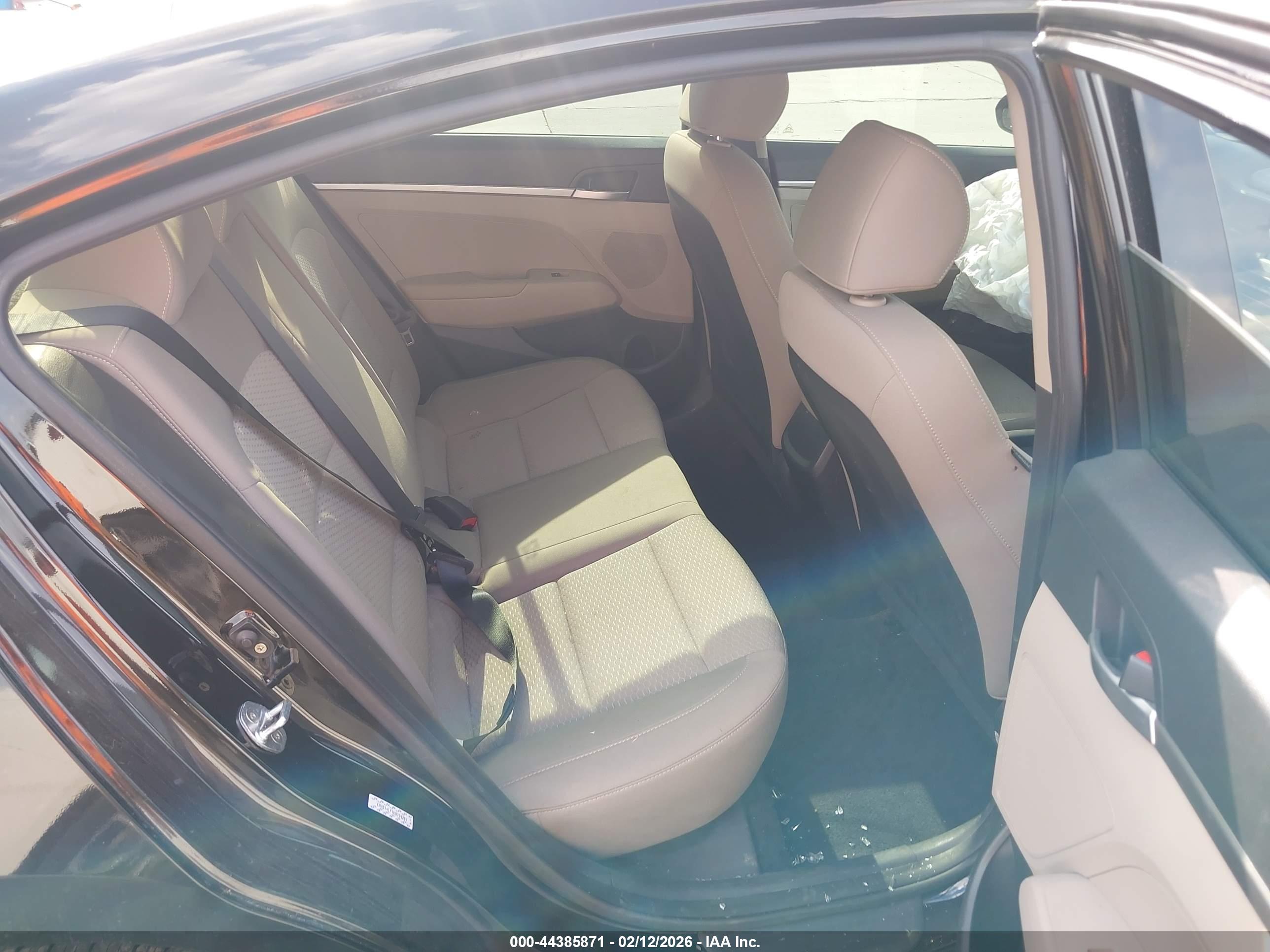 HYUNDAI ELANTRA image 8