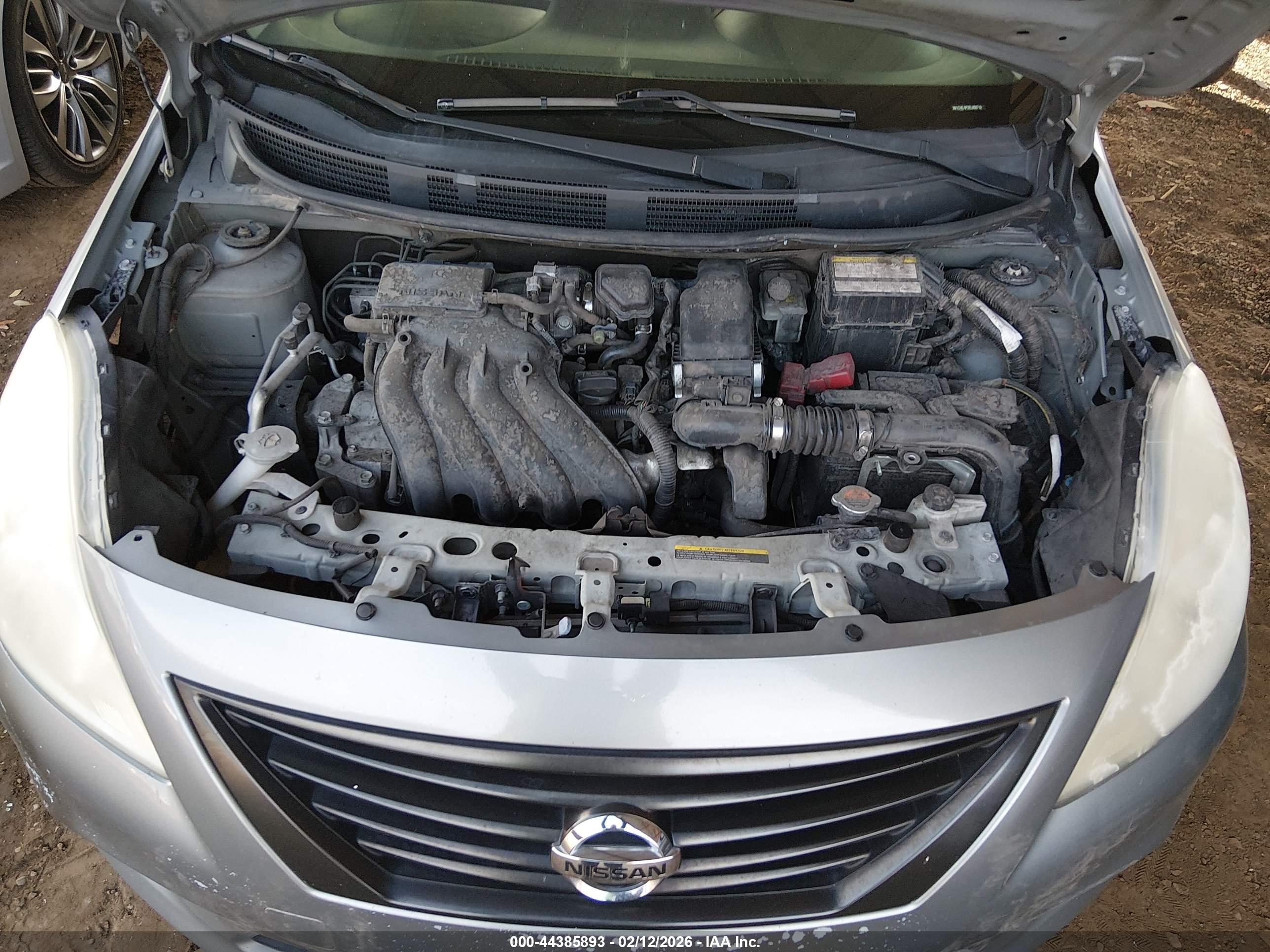 NISSAN VERSA image 10