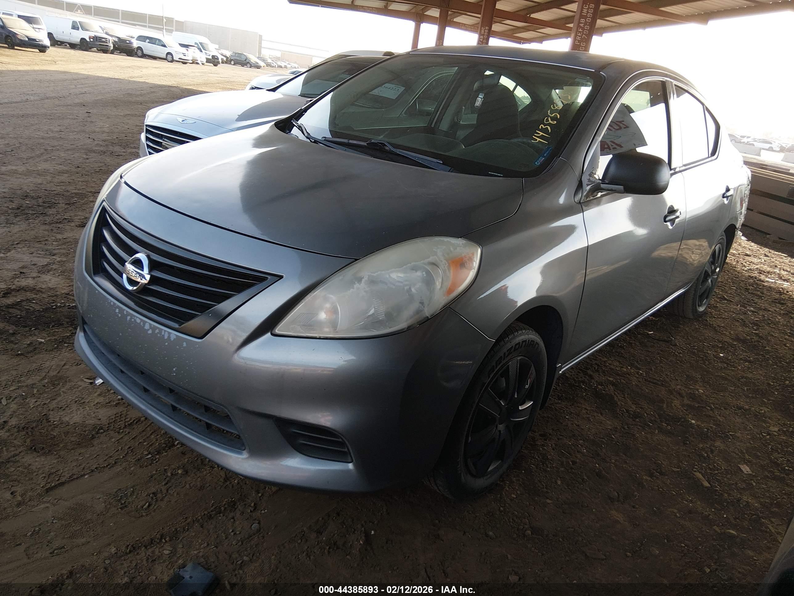 NISSAN VERSA image 2