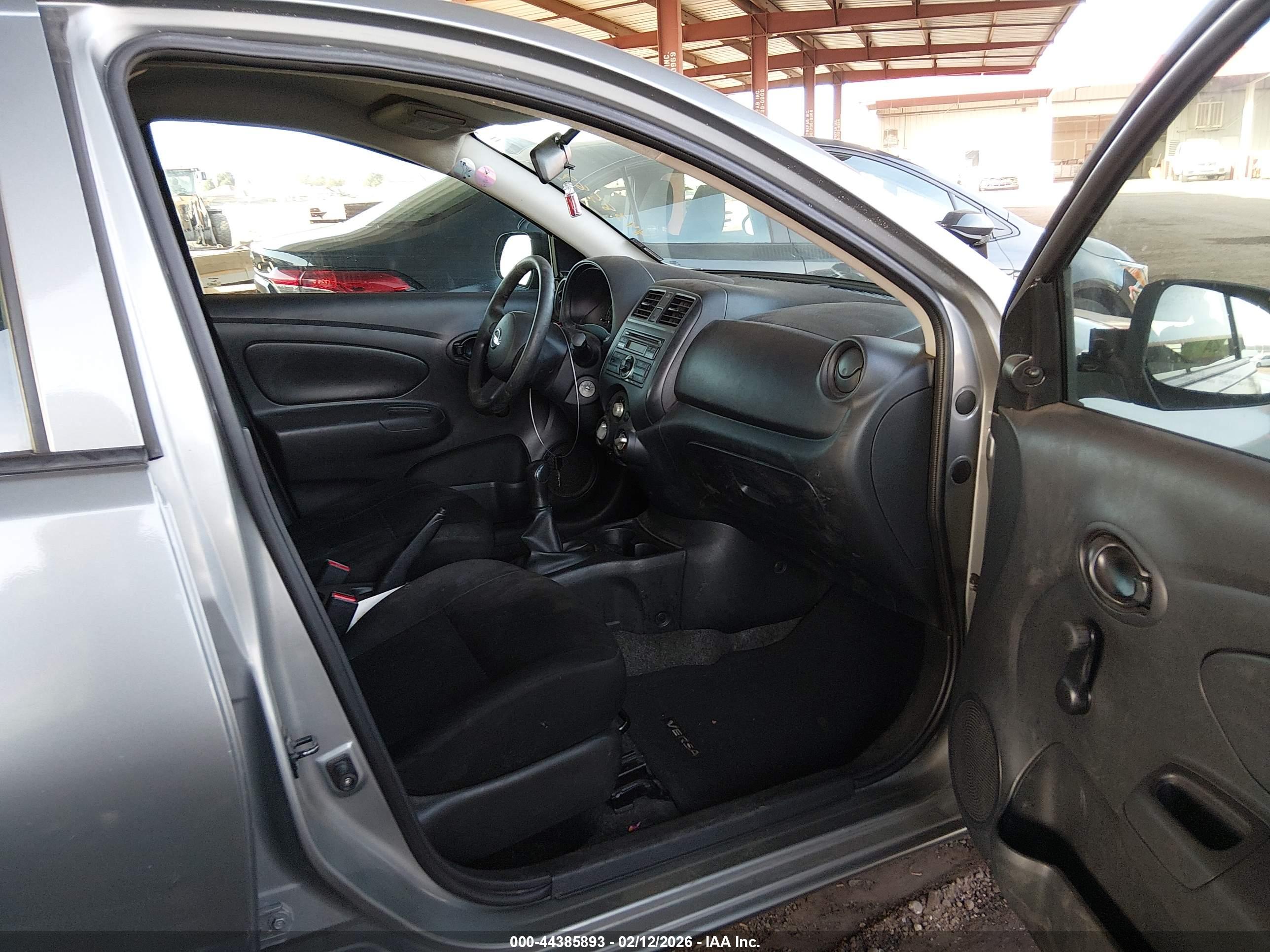 NISSAN VERSA image 5