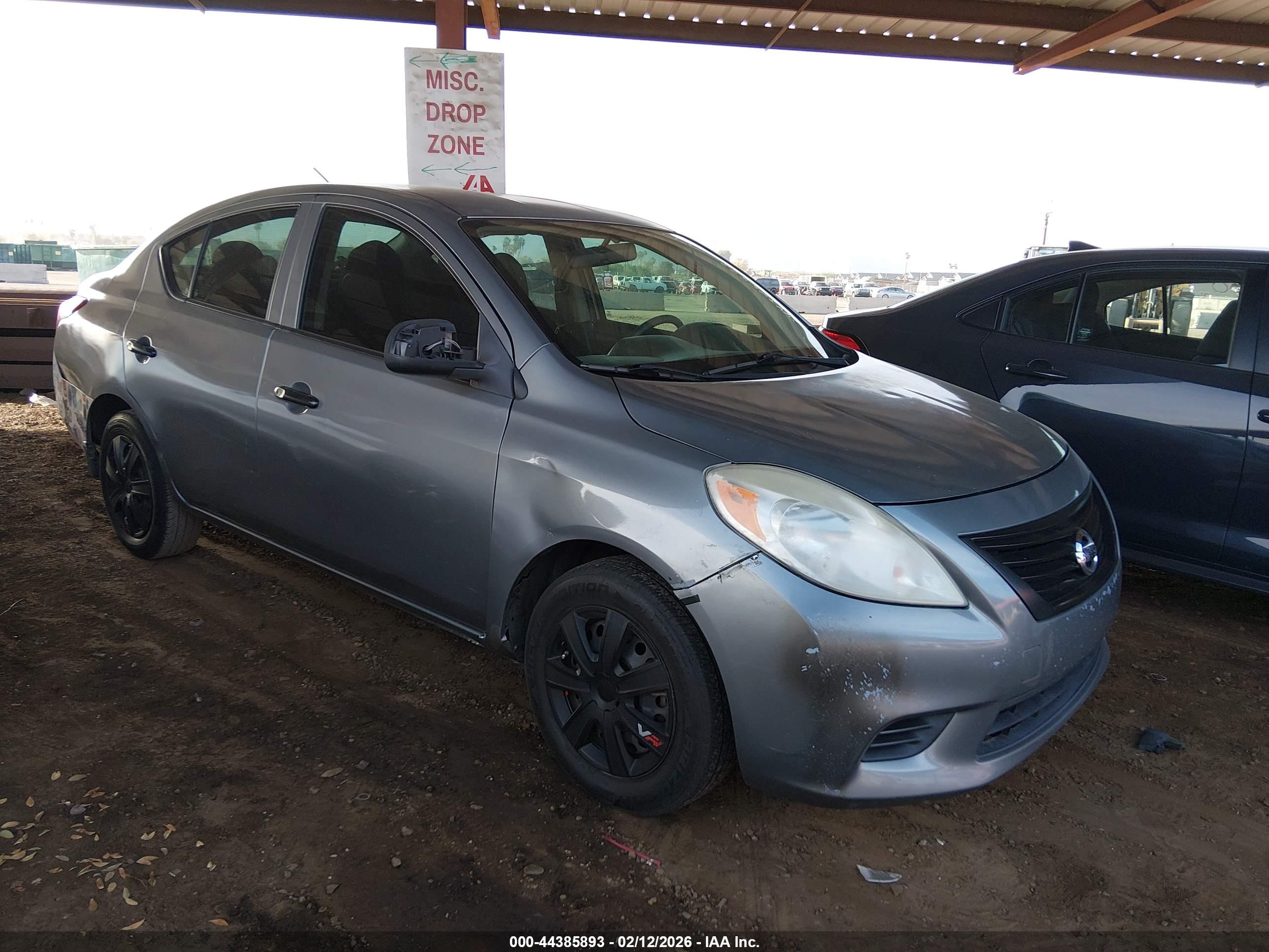 NISSAN VERSA image 6