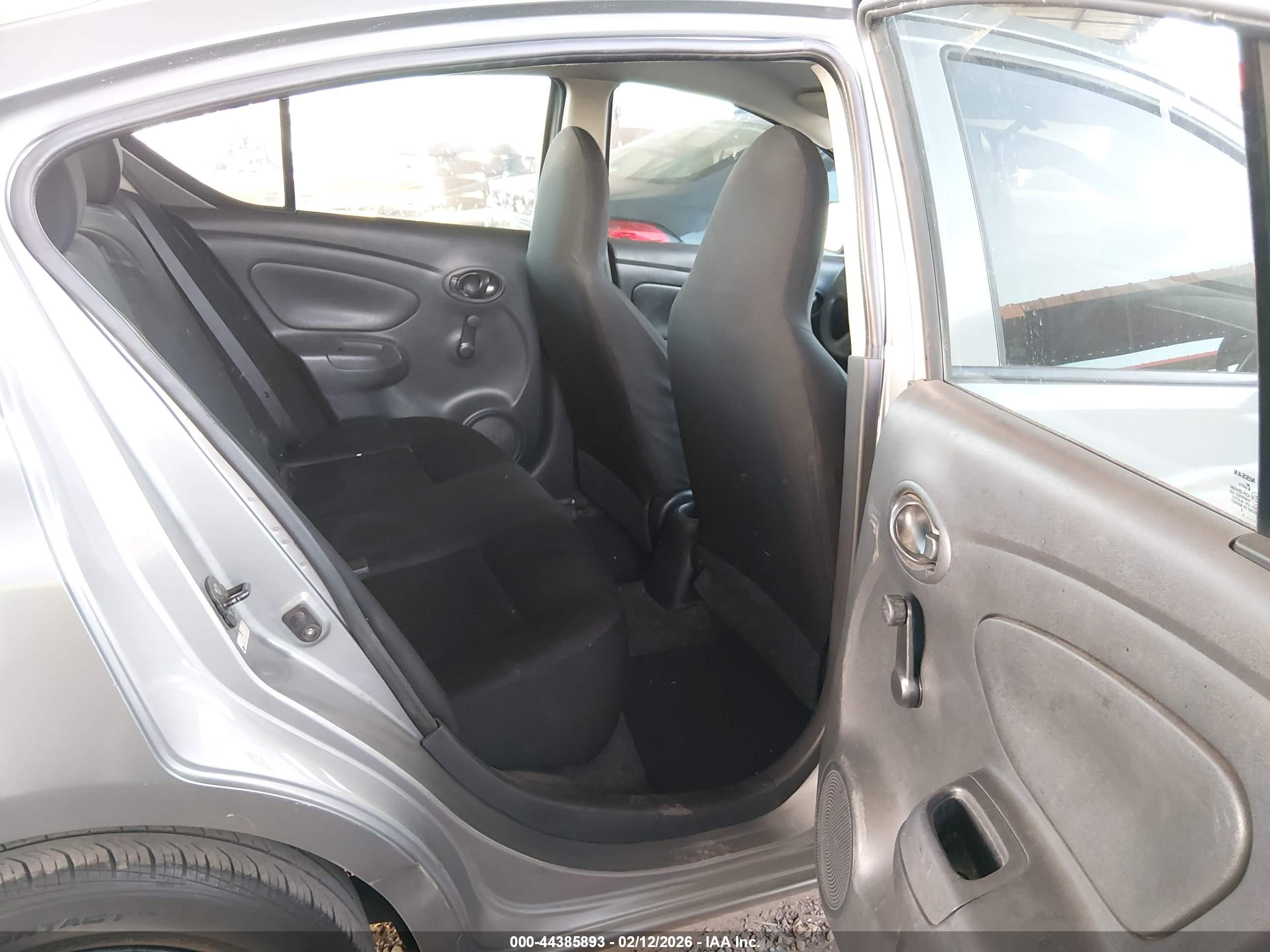 NISSAN VERSA image 8