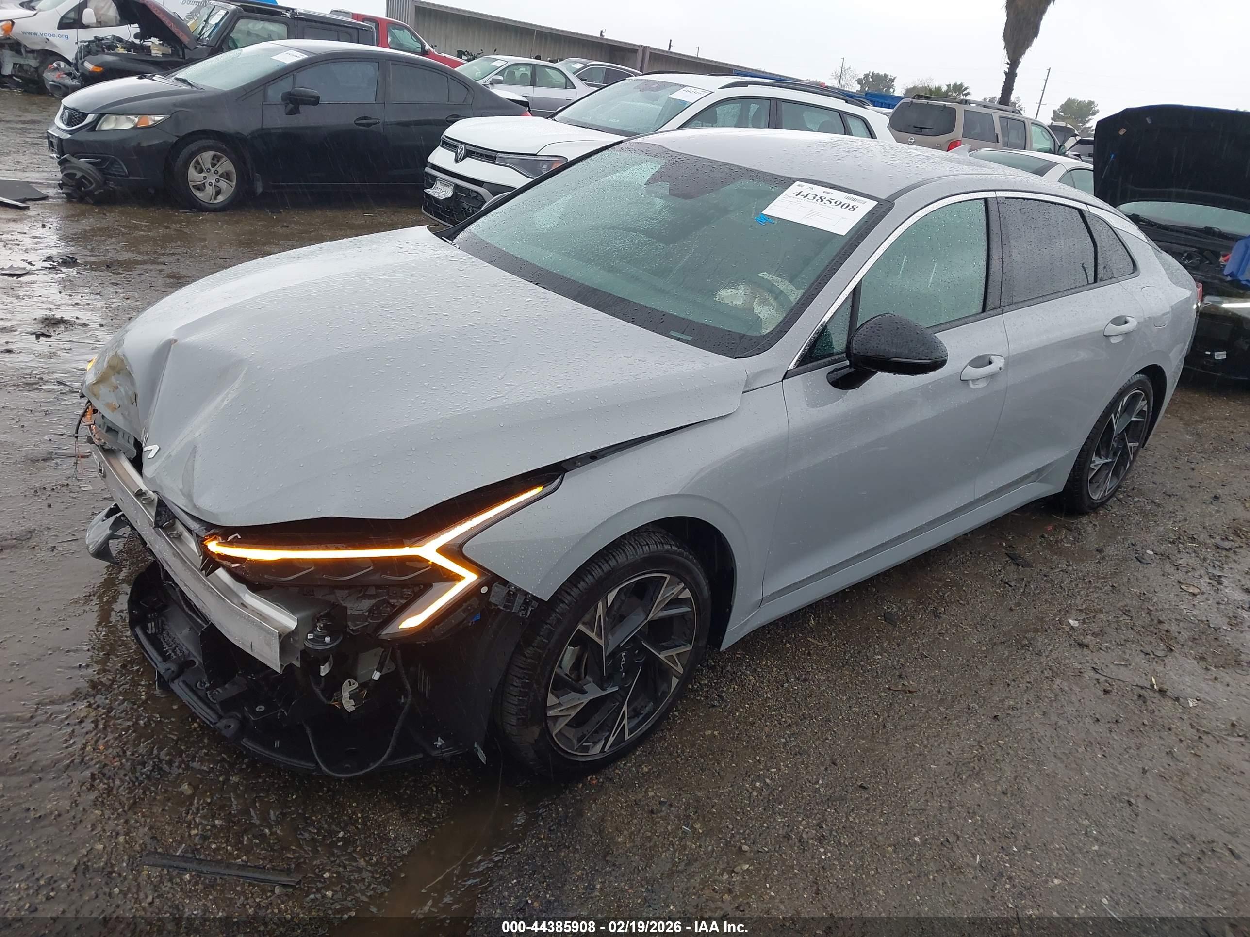 KIA K5 image 2